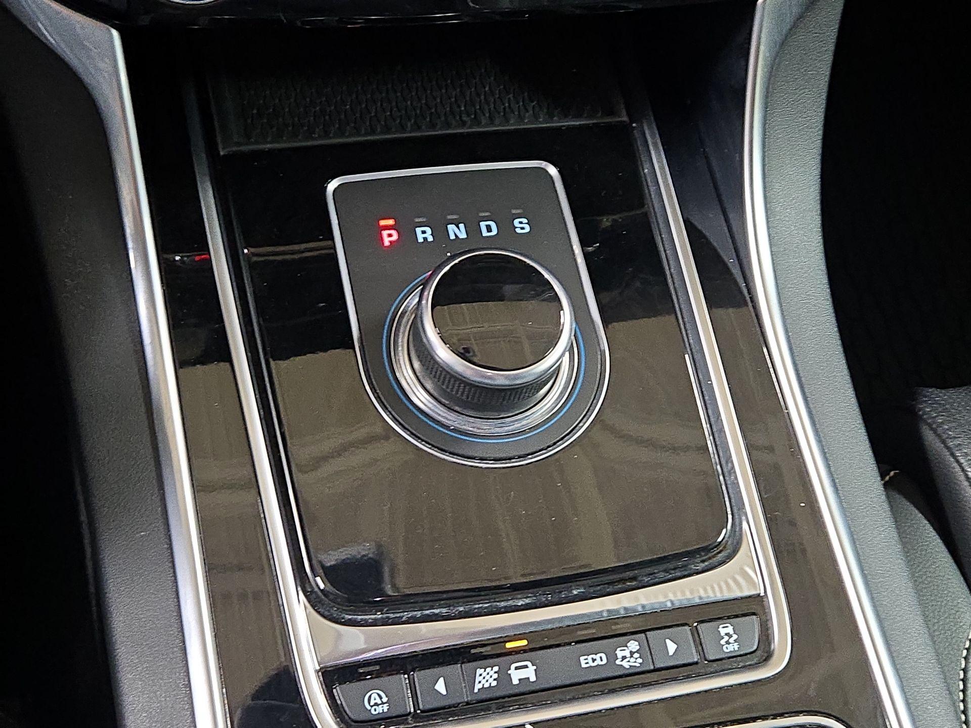 Thumbnail: 2018 Jaguar XE - 18