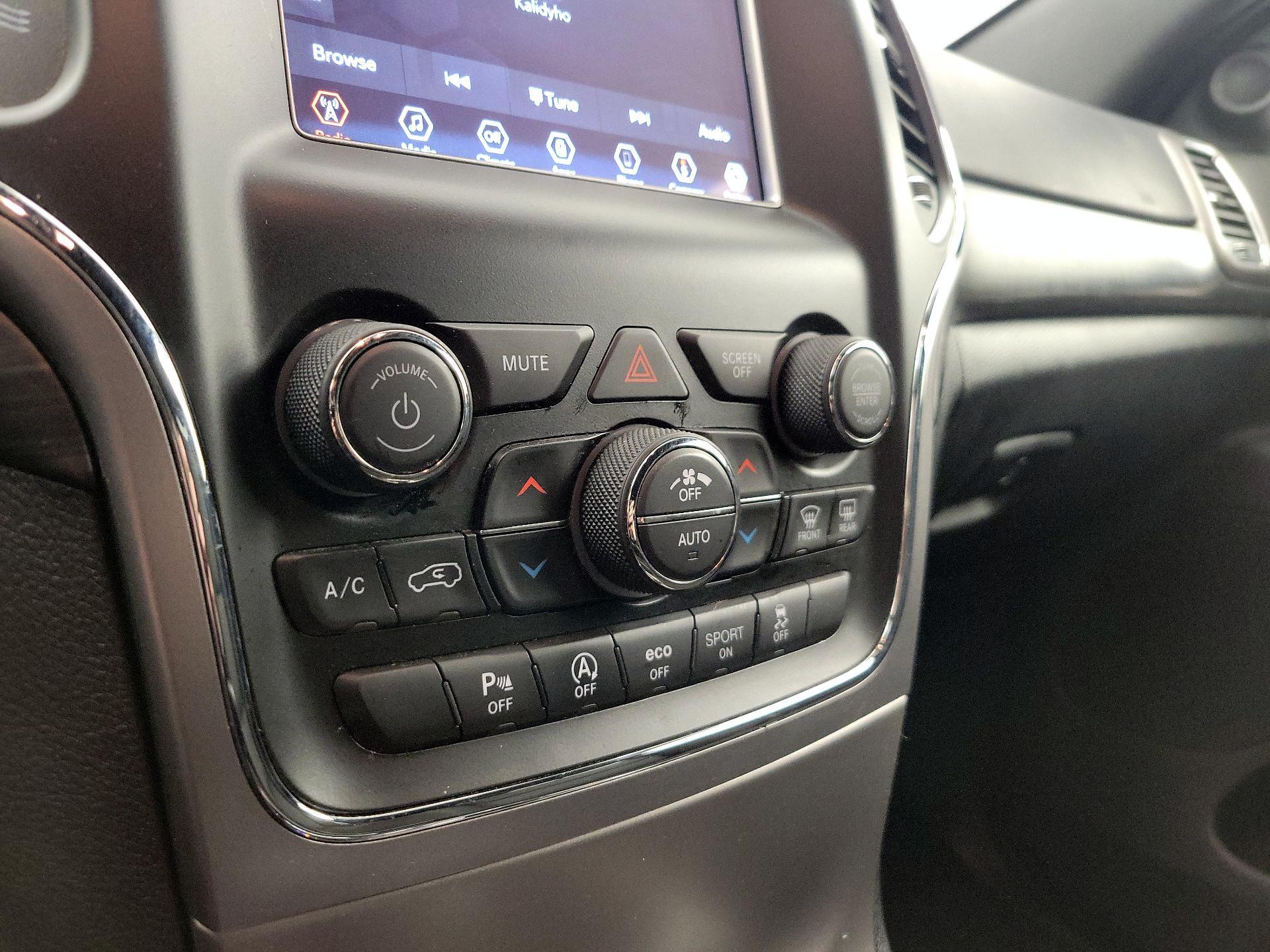 Thumbnail: 2020 Jeep Grand Cherokee - 16