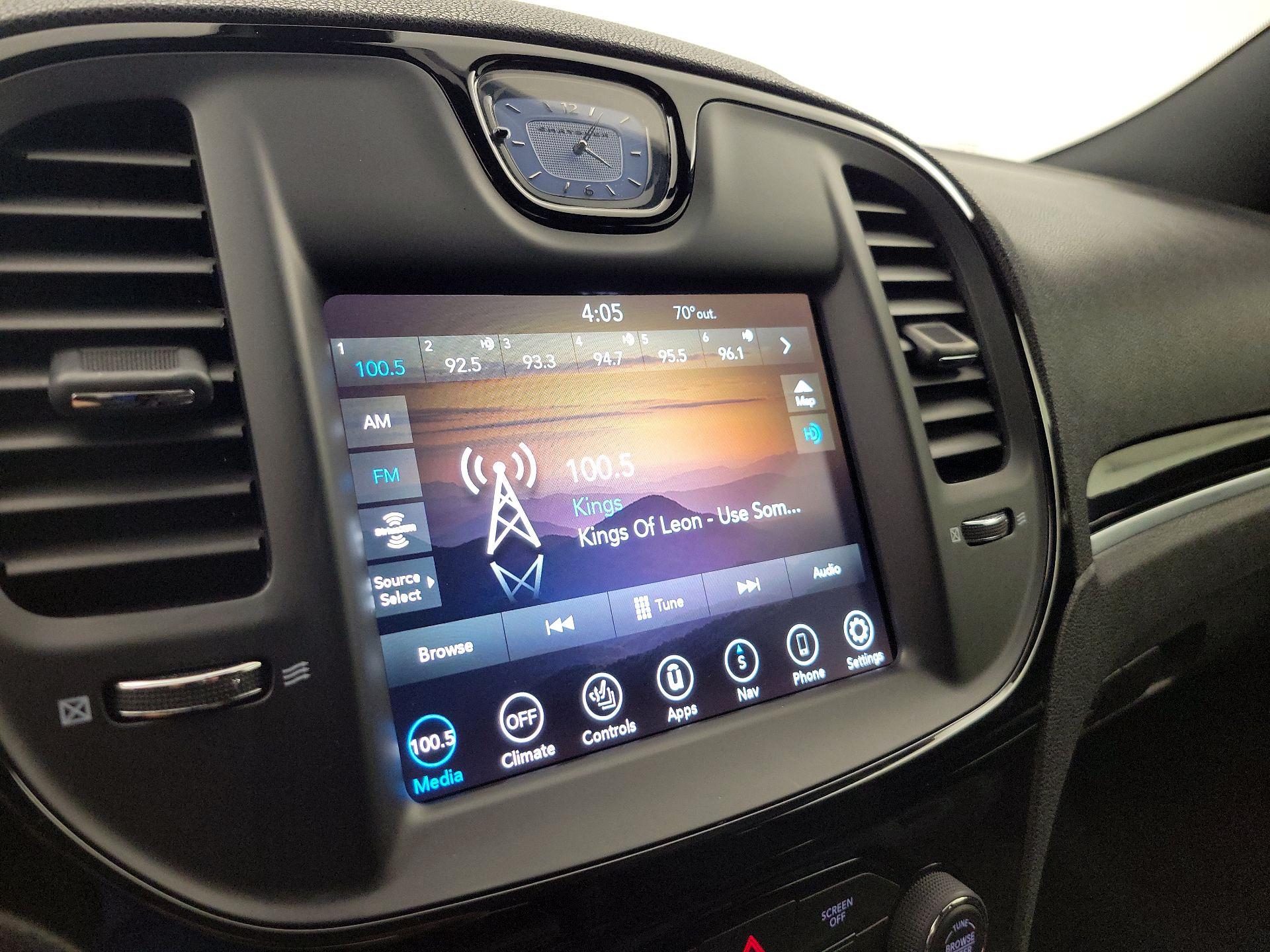 Thumbnail: 2021 Chrysler 300 - 16