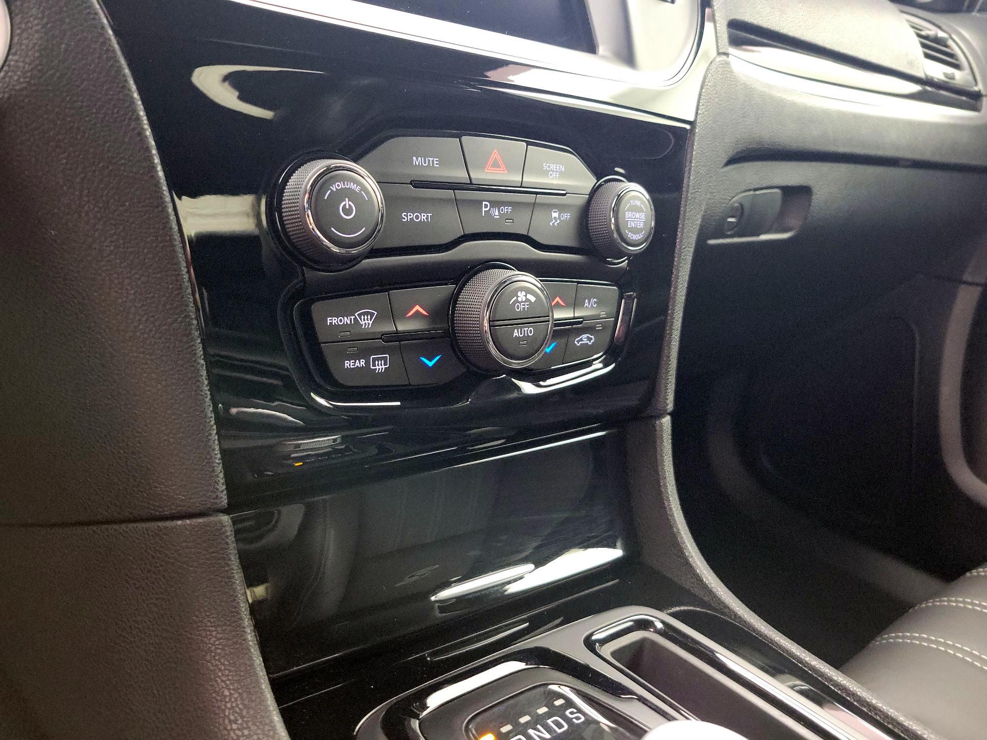 Thumbnail: 2021 Chrysler 300 - 17