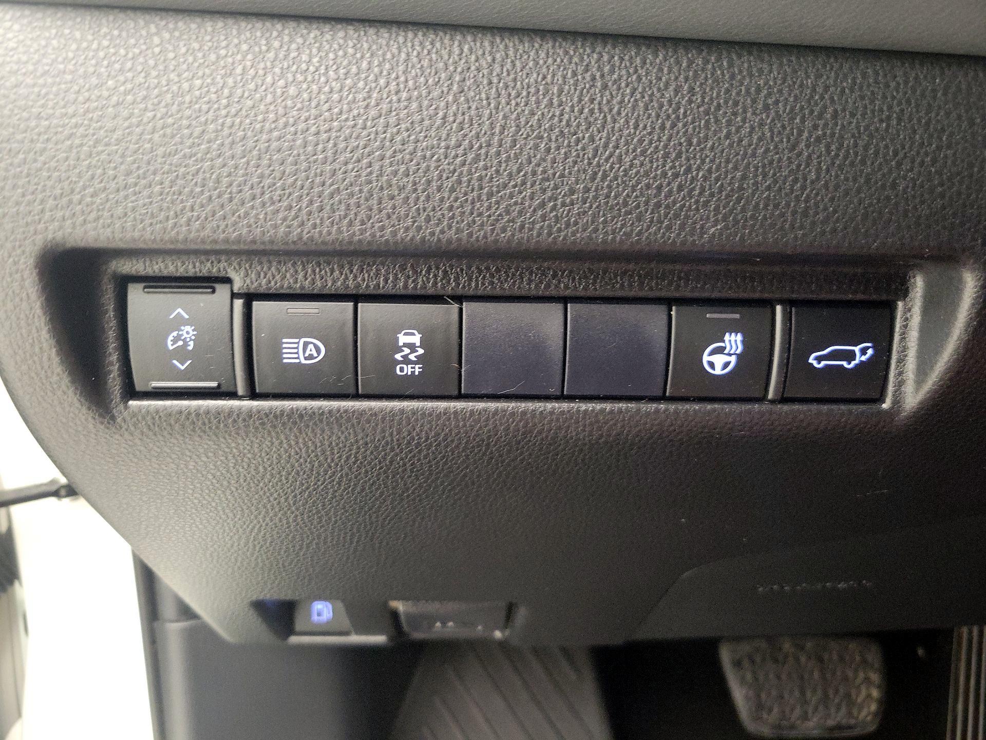 Thumbnail: 2021 Toyota Venza - 13