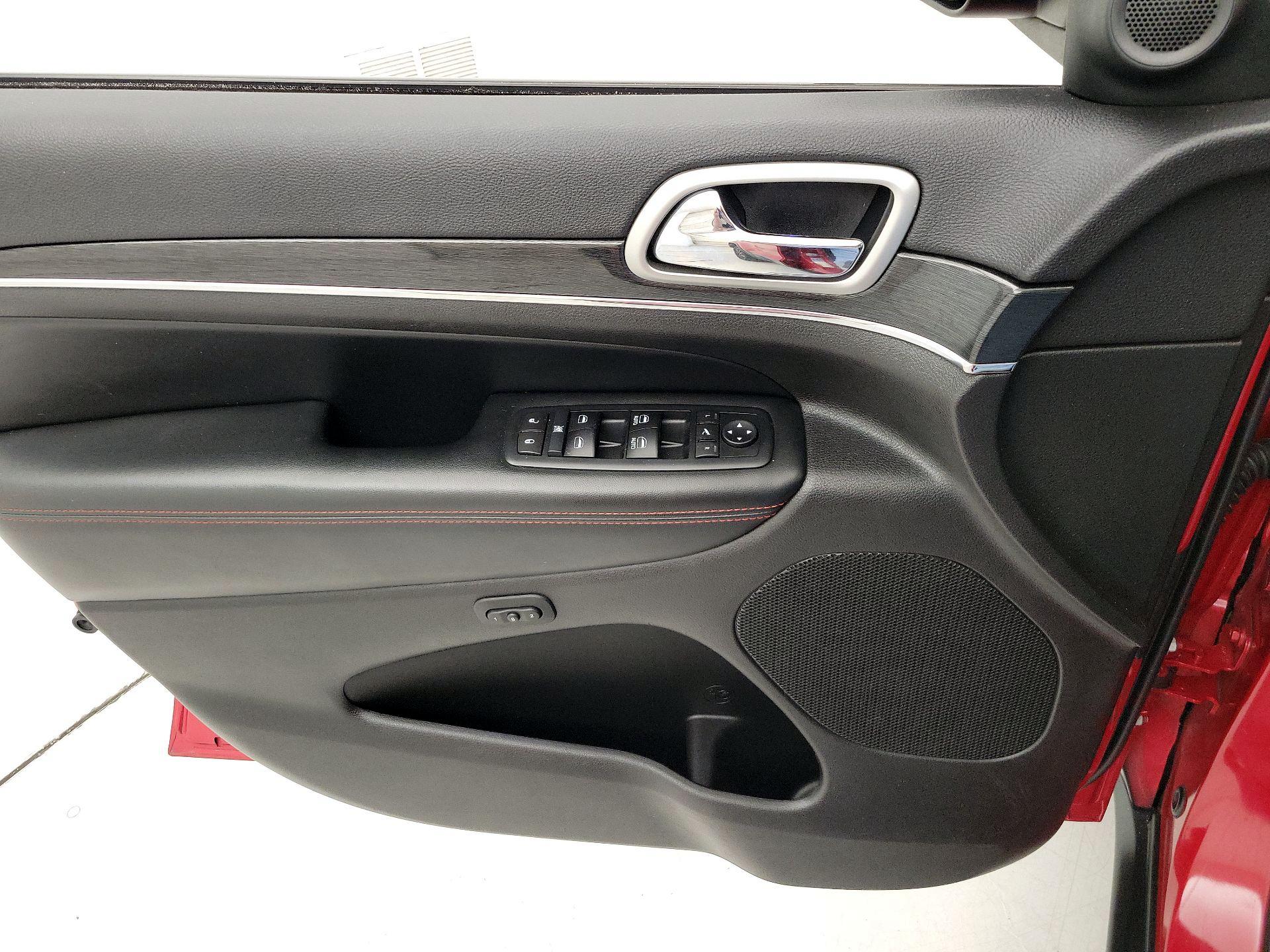 Thumbnail: 2017 Jeep Grand Cherokee - 12