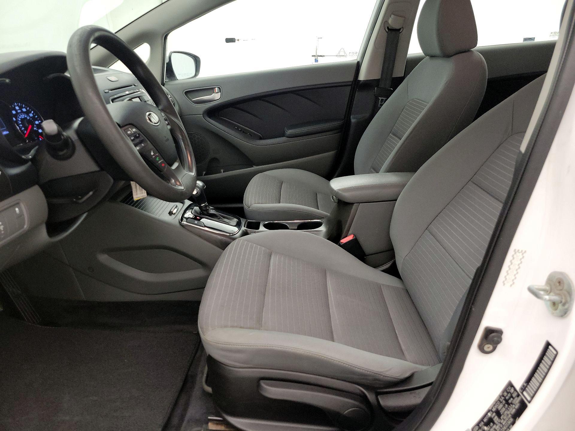 Thumbnail: 2017 Kia Forte - 11