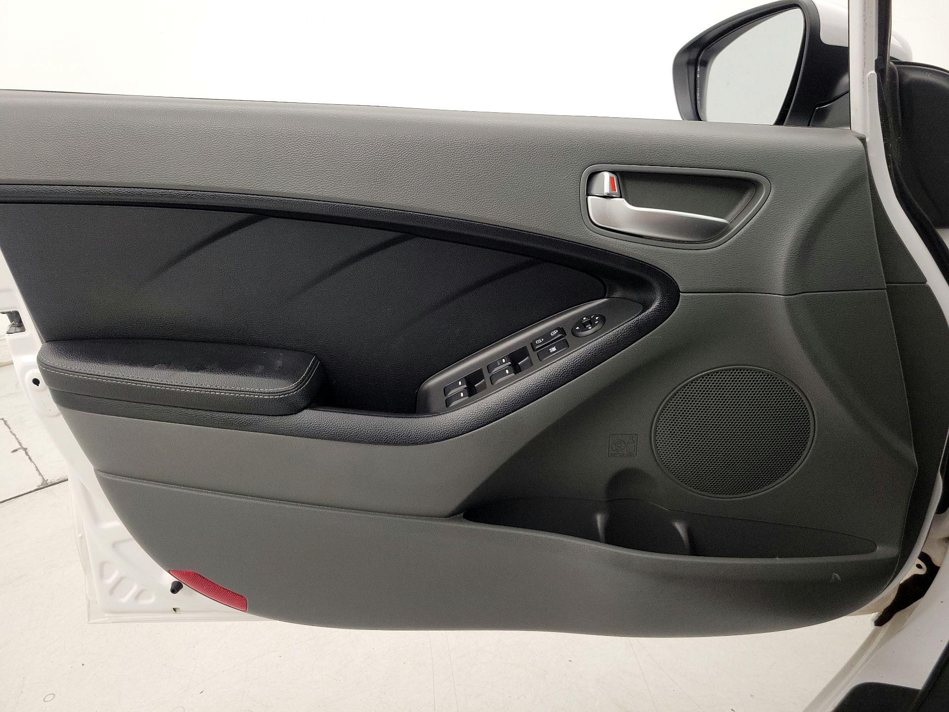 Thumbnail: 2017 Kia Forte - 12