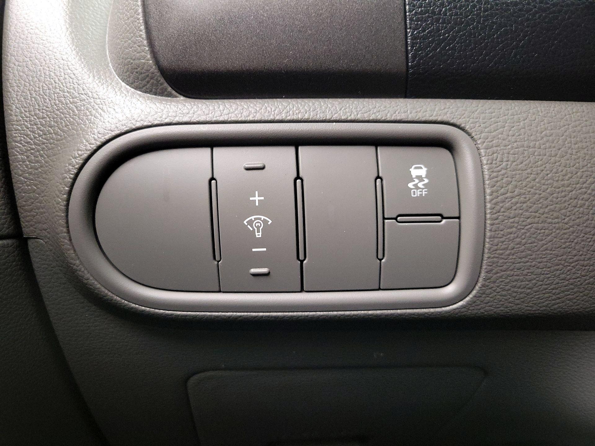 Thumbnail: 2017 Kia Forte - 13