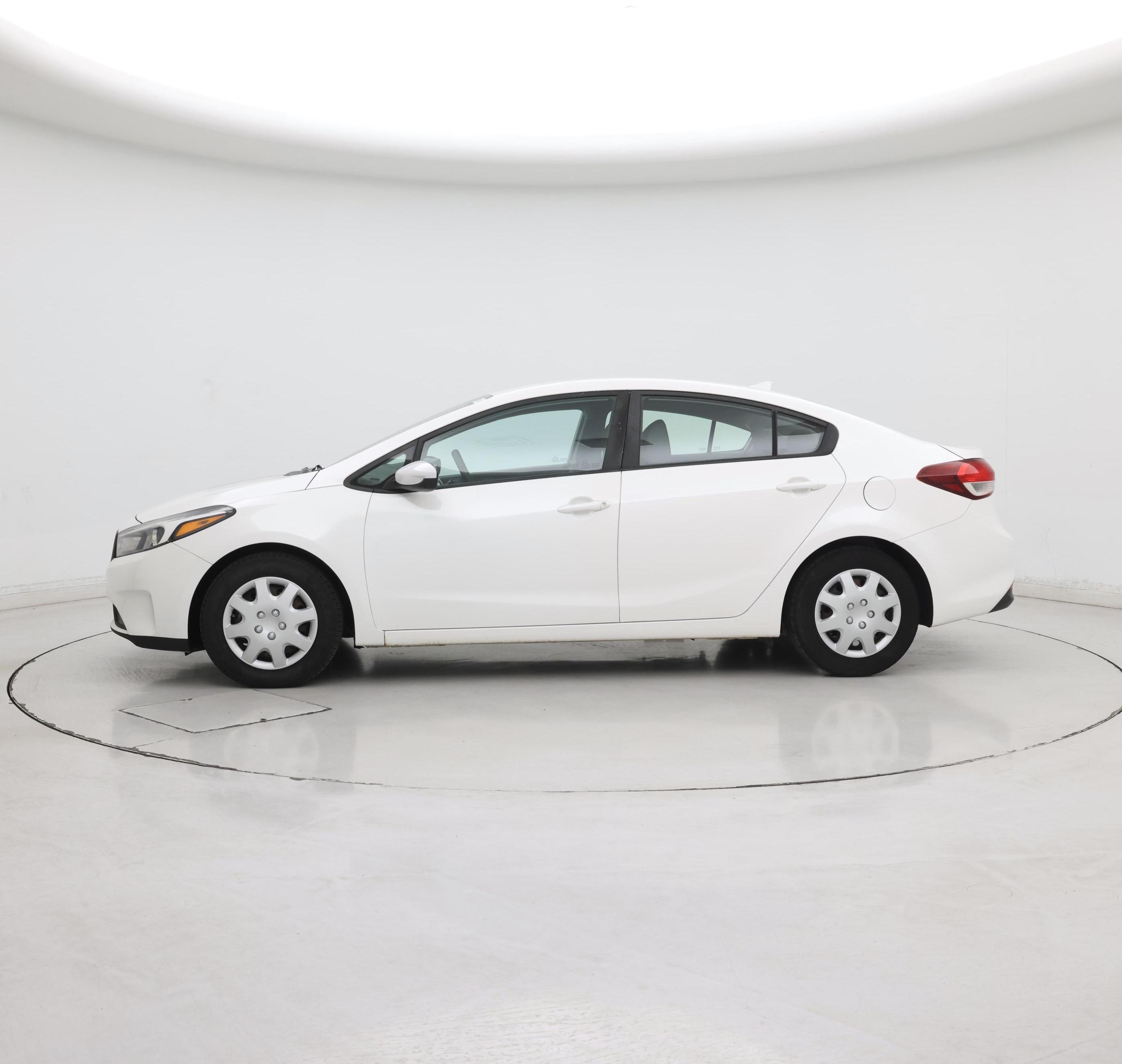 Thumbnail: 2017 Kia Forte - 3