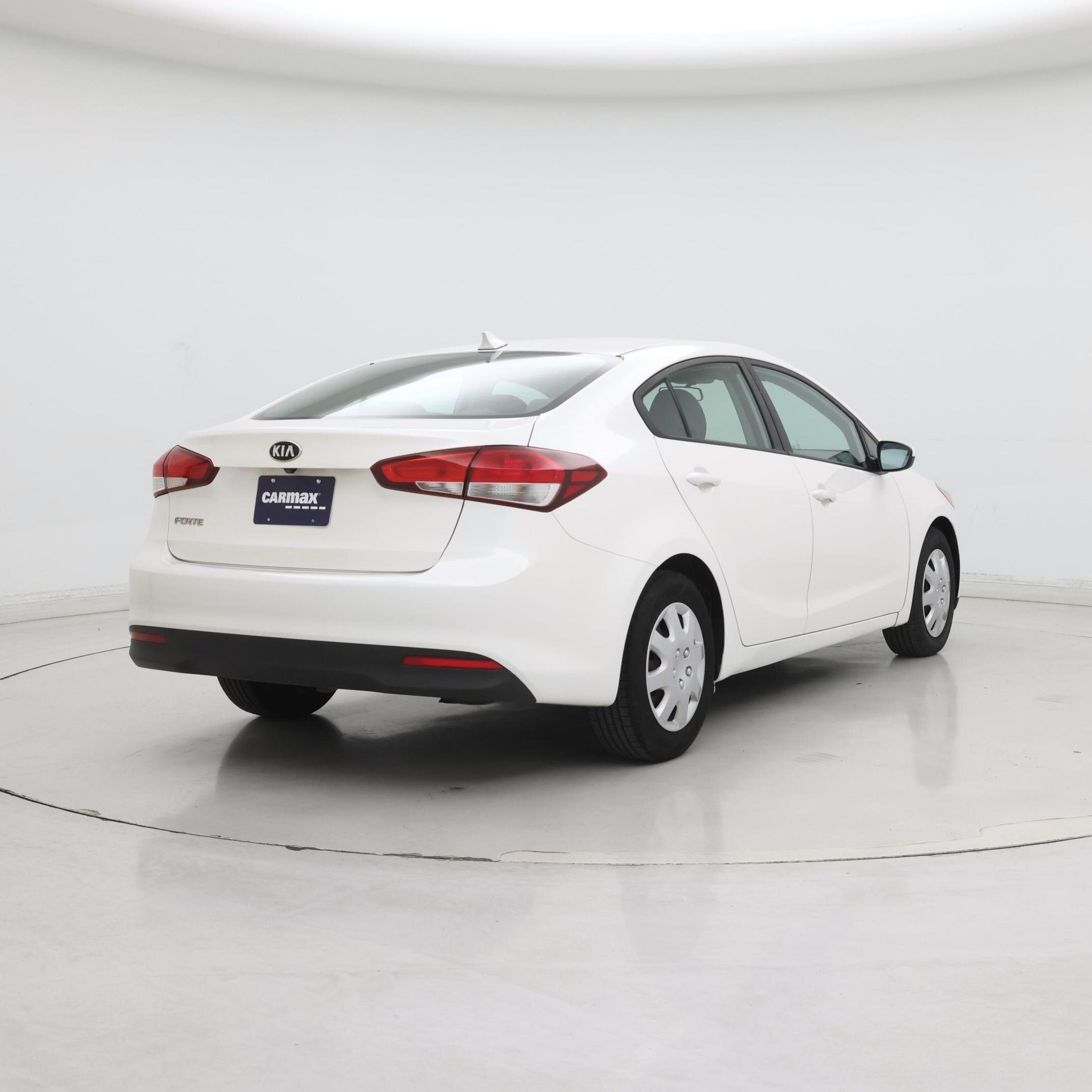 Thumbnail: 2017 Kia Forte - 8