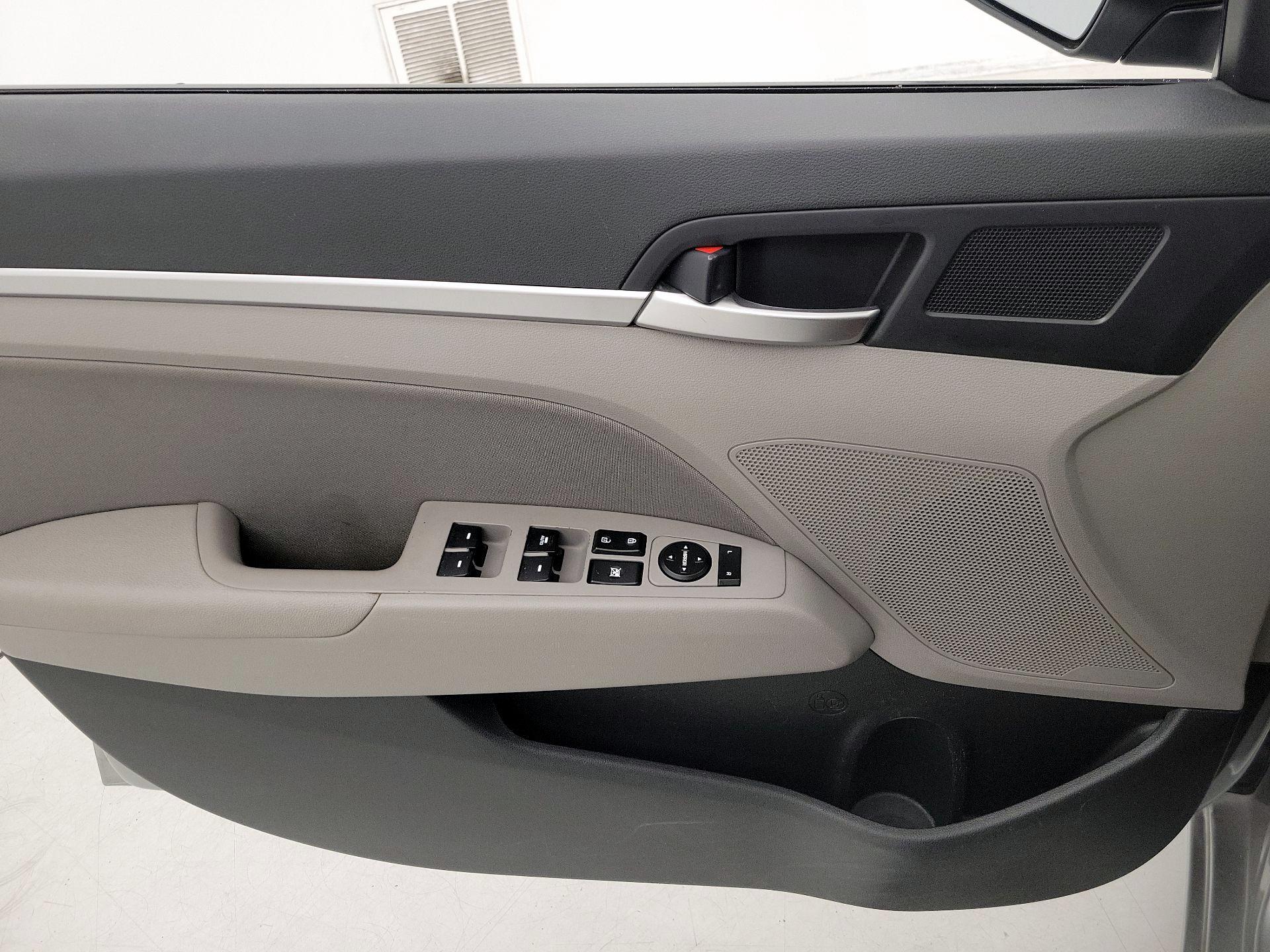 Thumbnail: 2020 Hyundai Elantra - 12