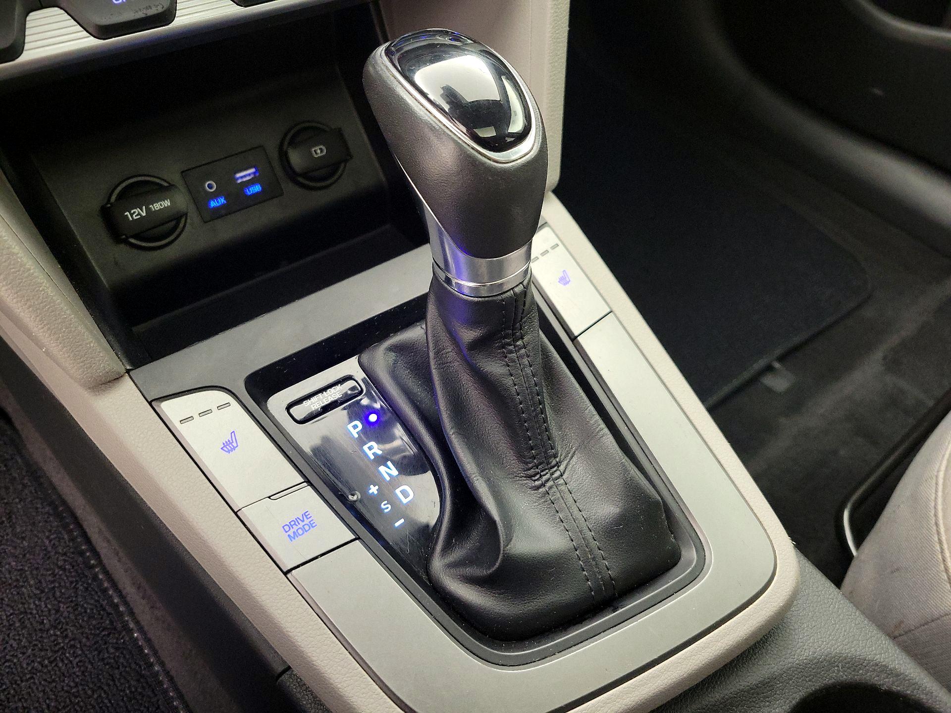 Thumbnail: 2020 Hyundai Elantra - 17