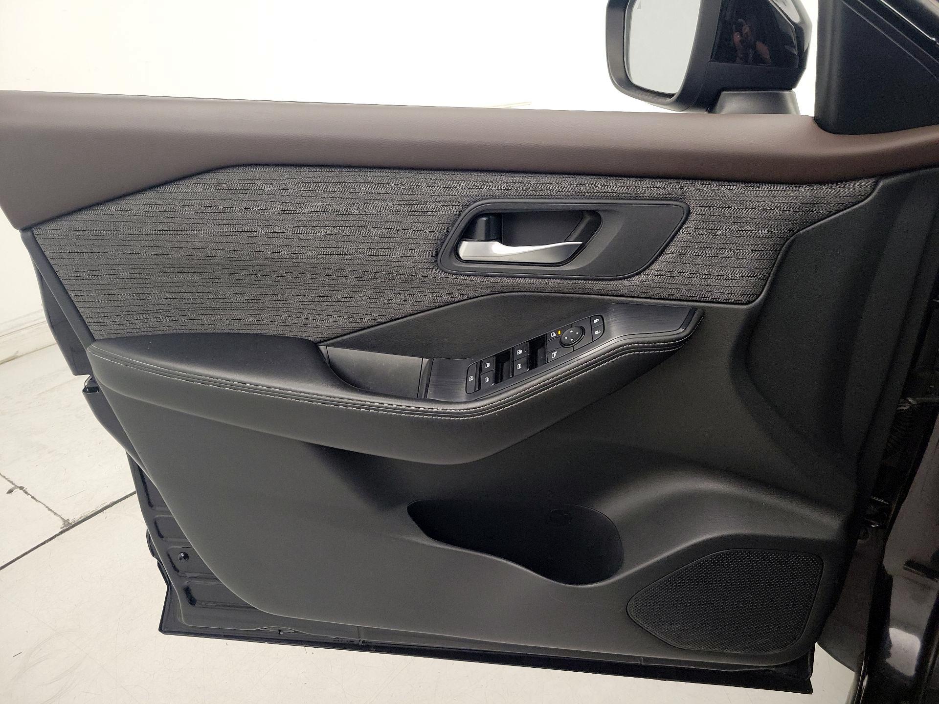 Thumbnail: 2021 Nissan Rogue - 12