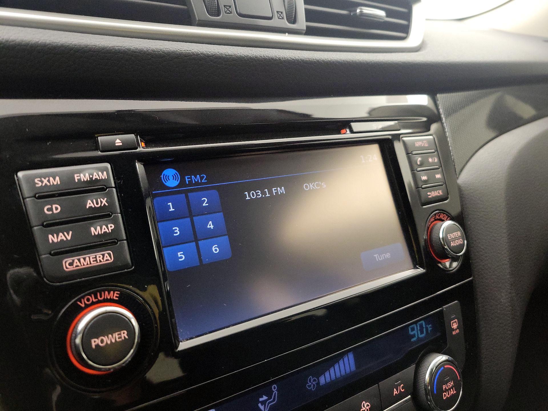 Thumbnail: 2016 Nissan Rogue - 16