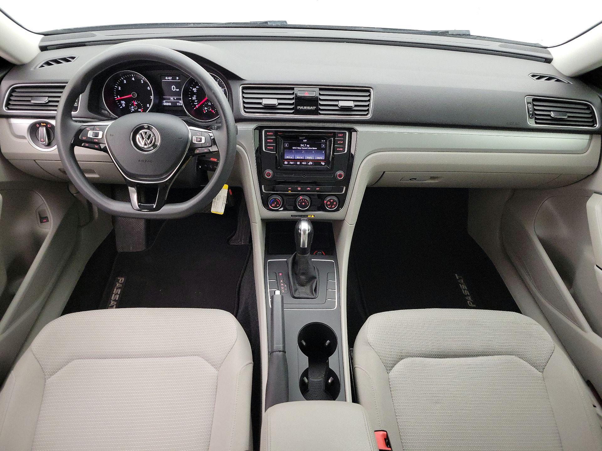 Thumbnail: 2018 Volkswagen Passat - 9