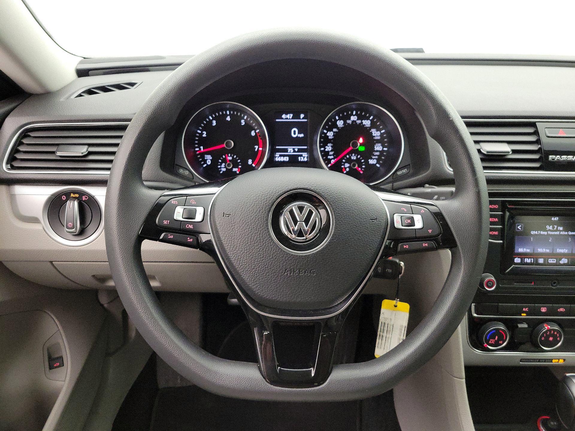 Thumbnail: 2018 Volkswagen Passat - 10