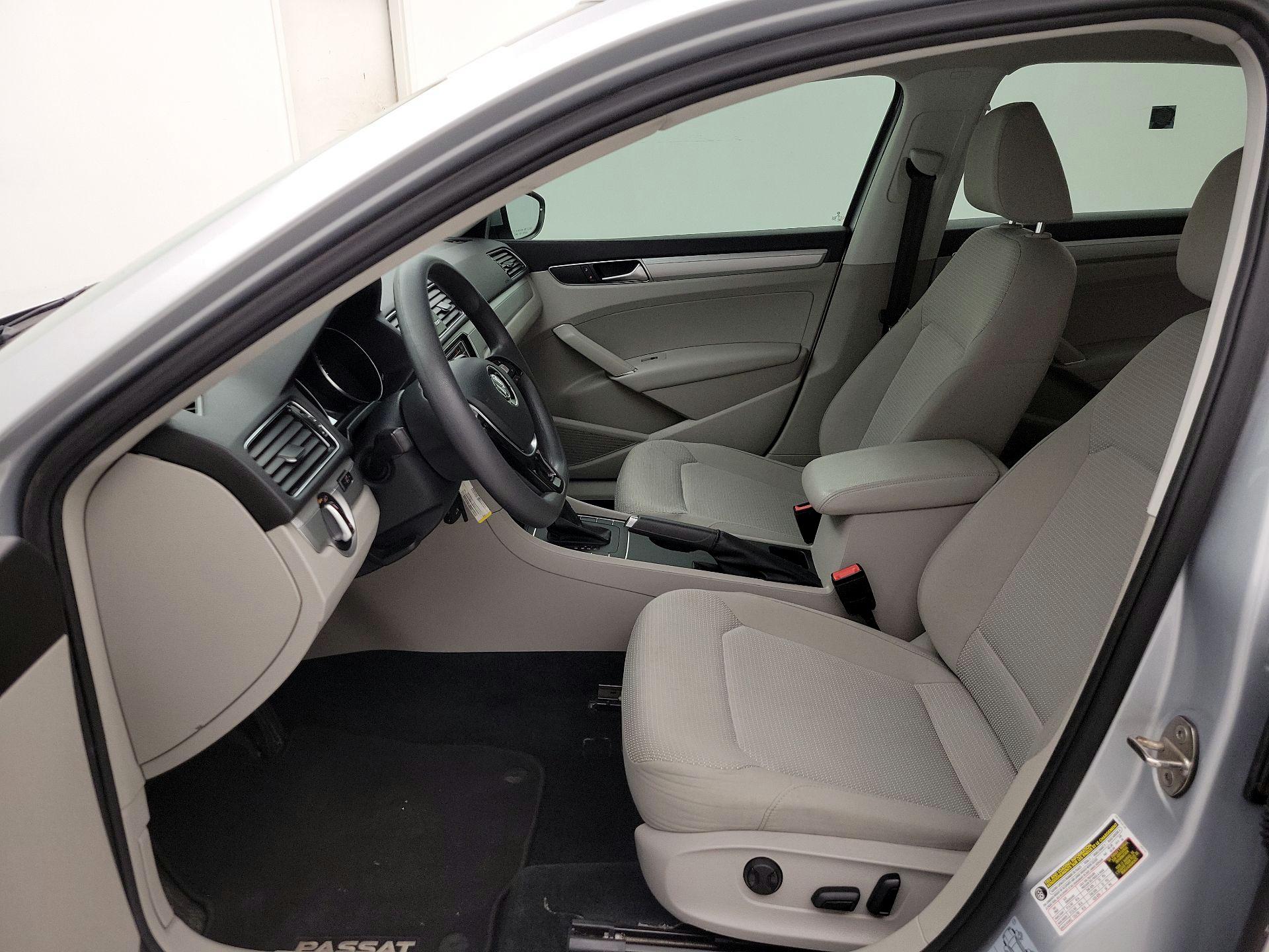 Thumbnail: 2018 Volkswagen Passat - 11