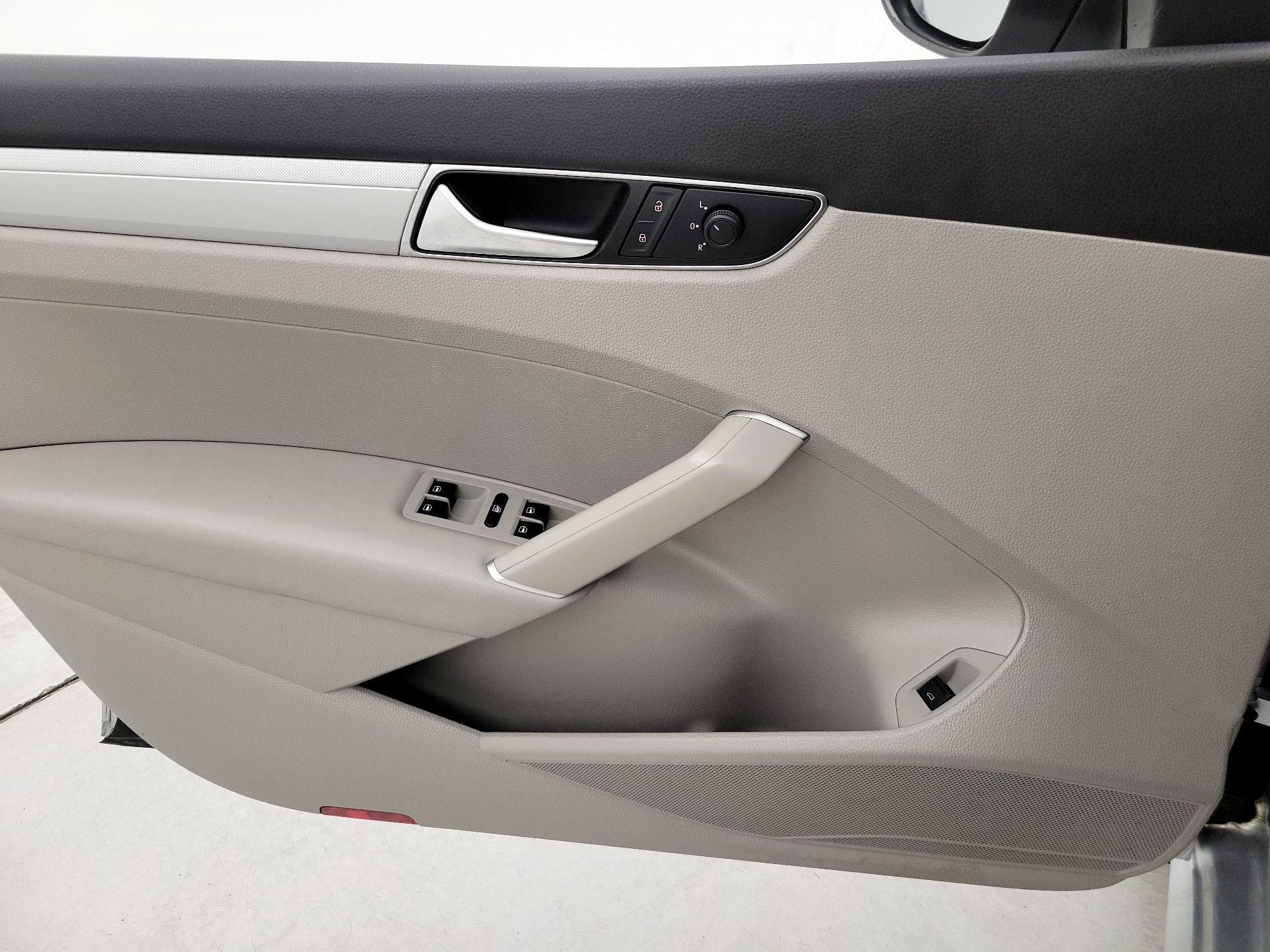 Thumbnail: 2018 Volkswagen Passat - 12