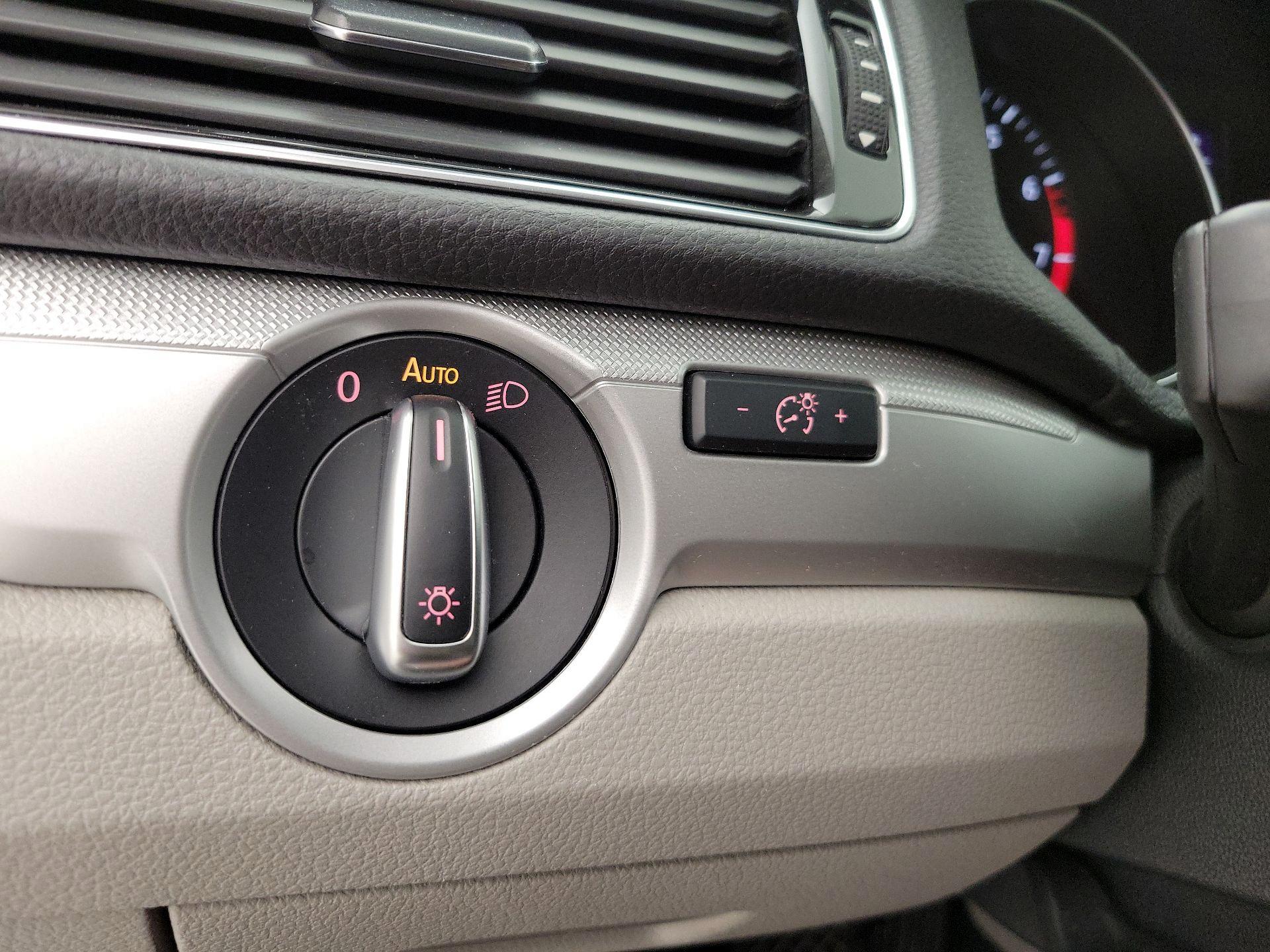 Thumbnail: 2018 Volkswagen Passat - 13