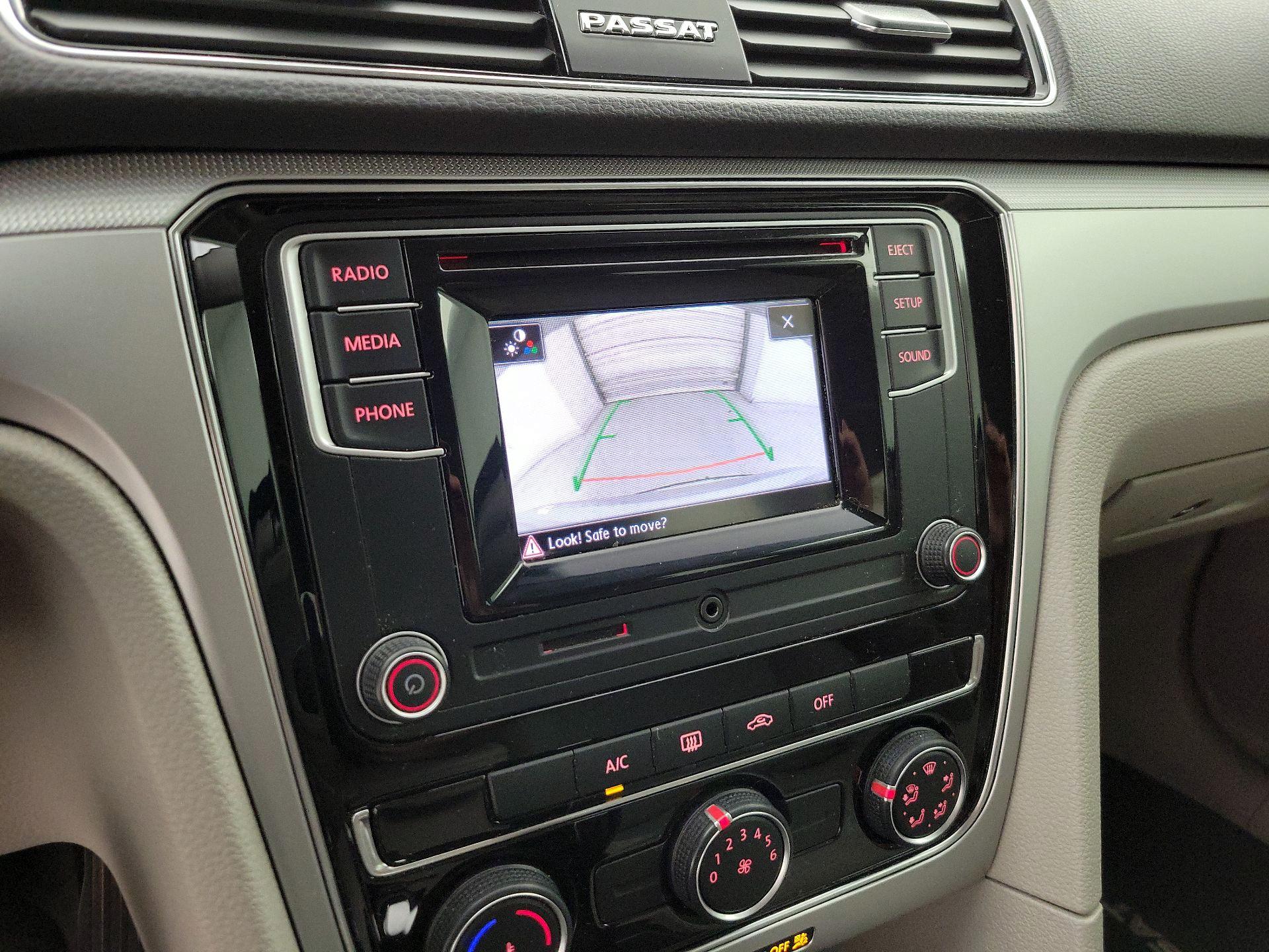 Thumbnail: 2018 Volkswagen Passat - 14