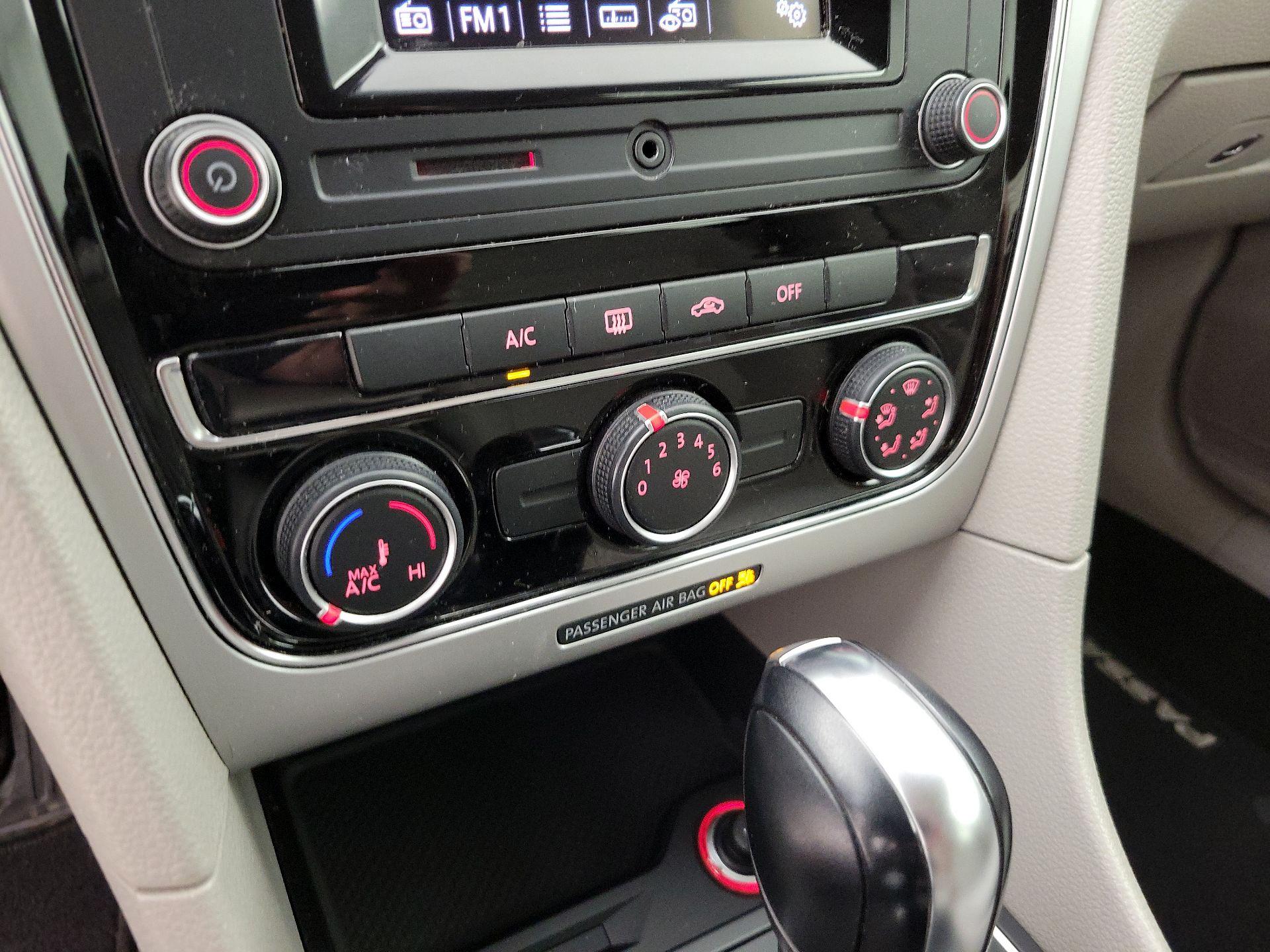 Thumbnail: 2018 Volkswagen Passat - 16