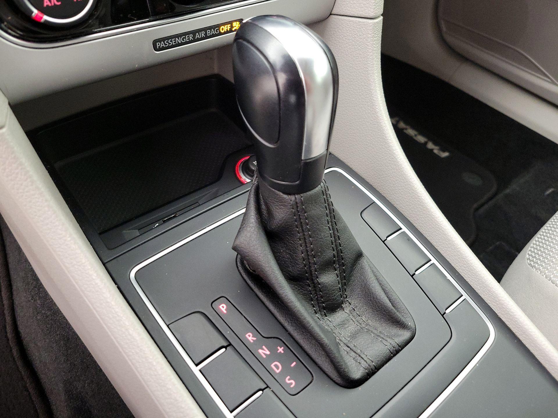 Thumbnail: 2018 Volkswagen Passat - 17