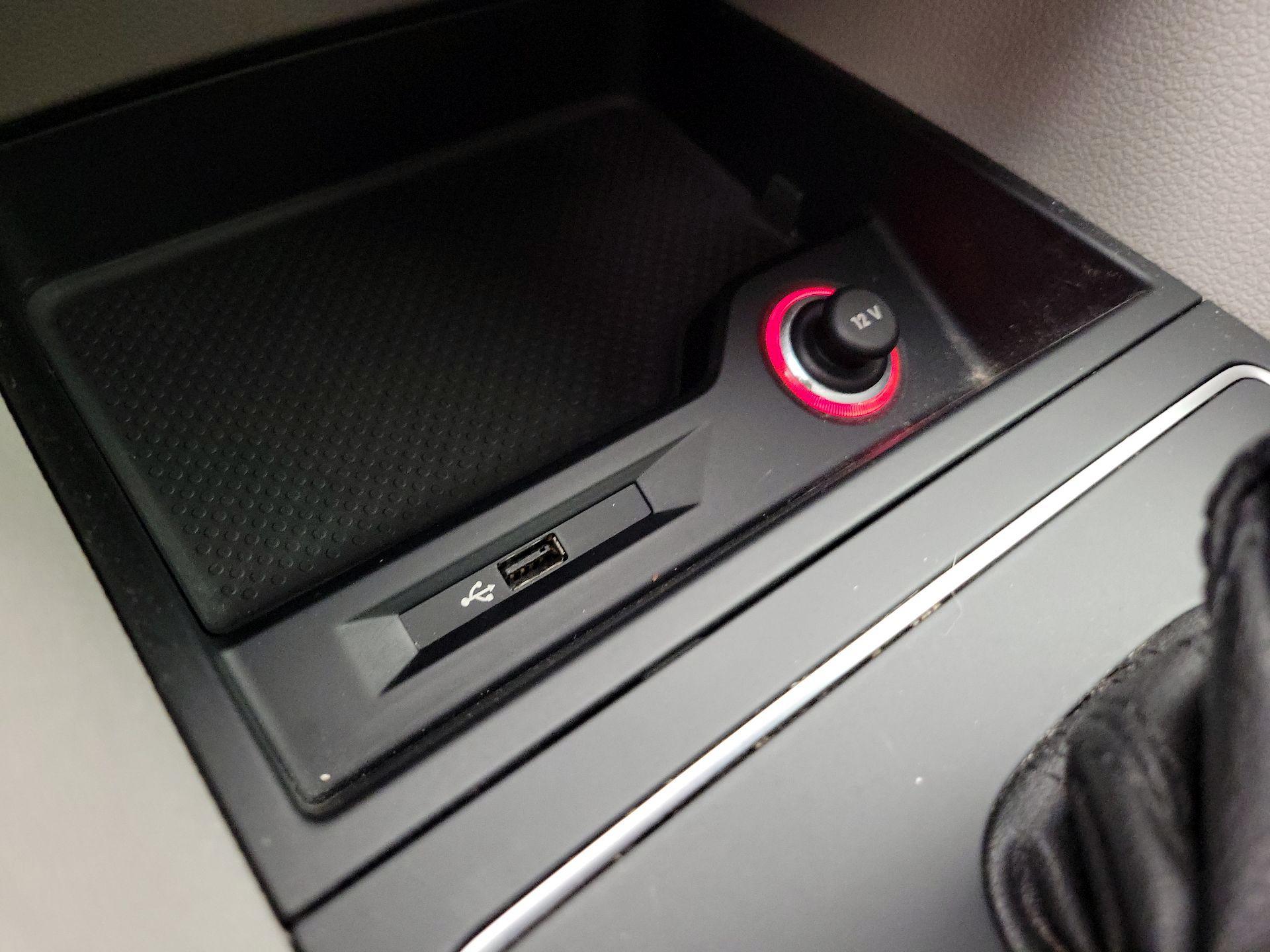 Thumbnail: 2018 Volkswagen Passat - 18