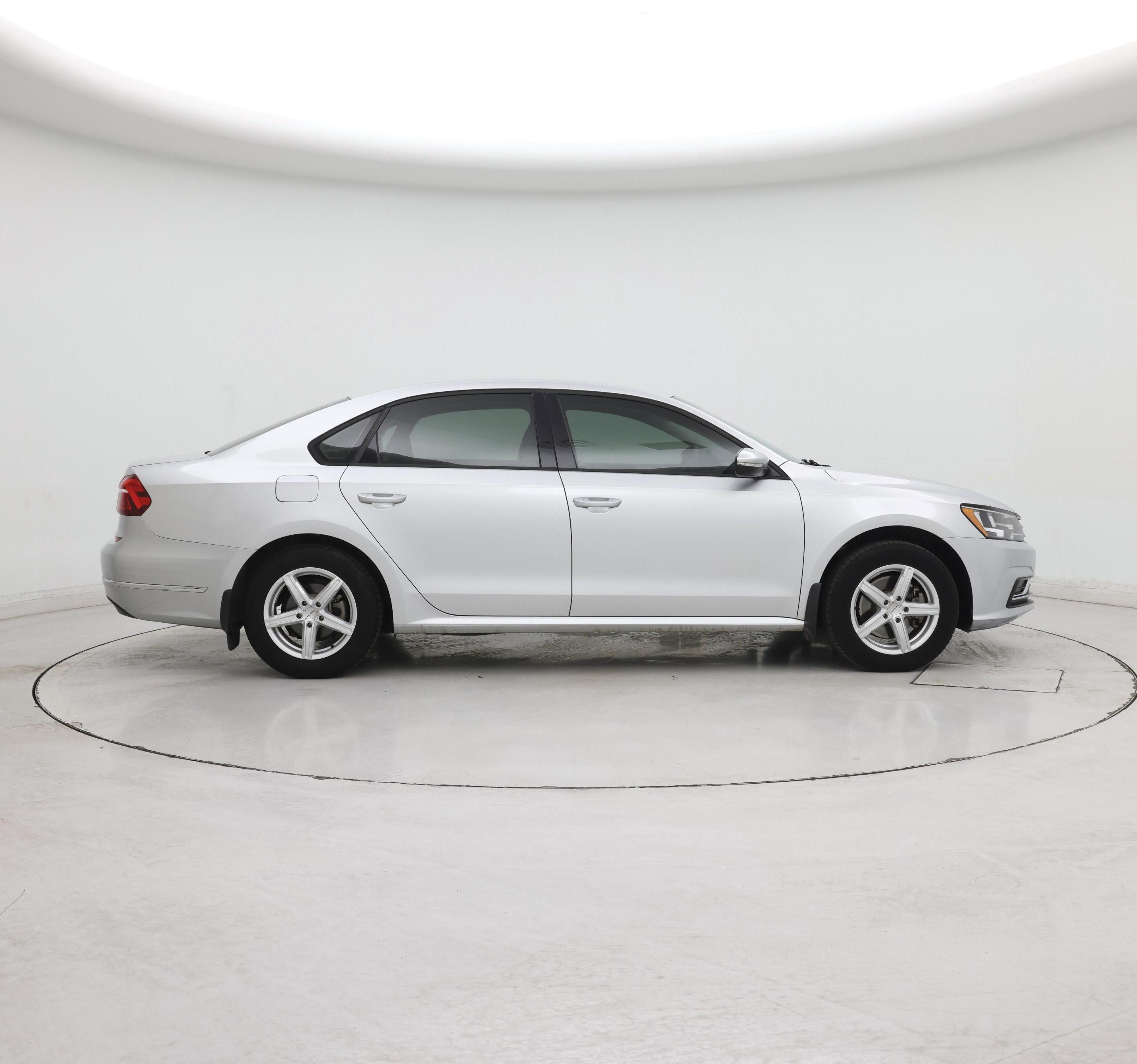 Thumbnail: 2018 Volkswagen Passat - 7