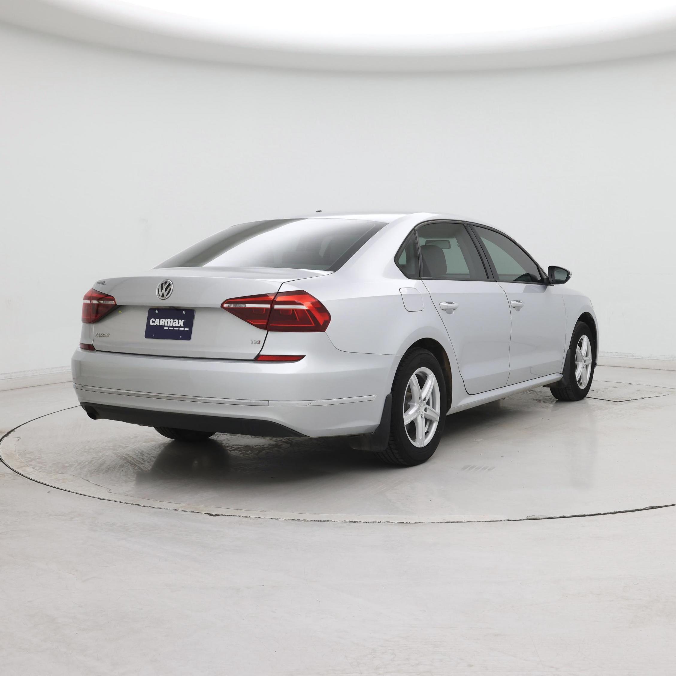 Thumbnail: 2018 Volkswagen Passat - 8