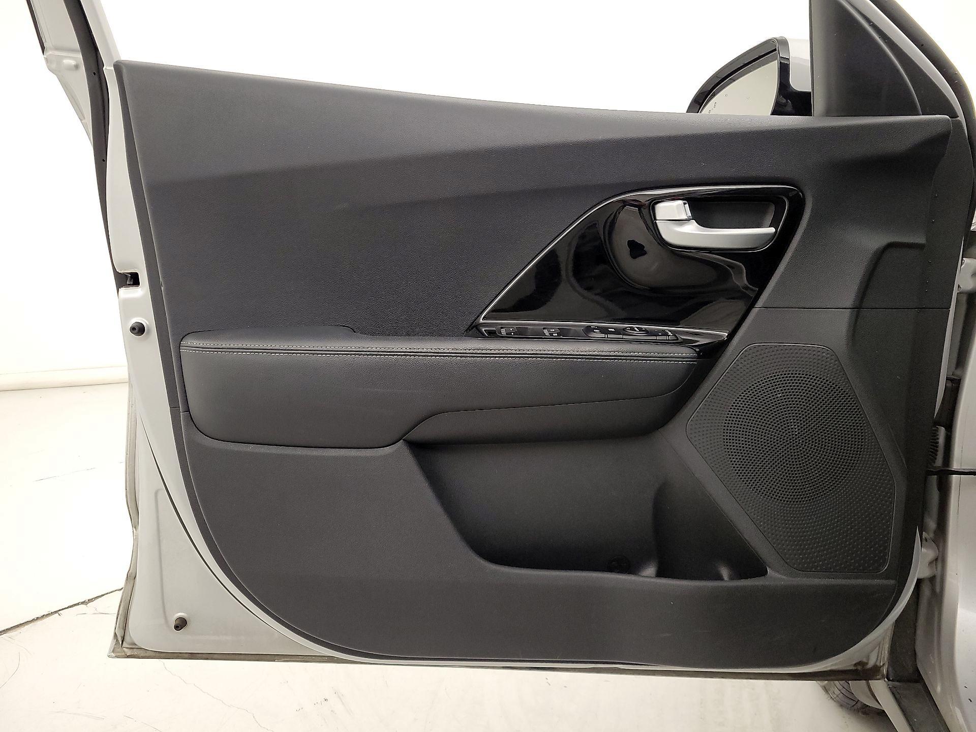 Thumbnail: 2018 Kia Niro - 12