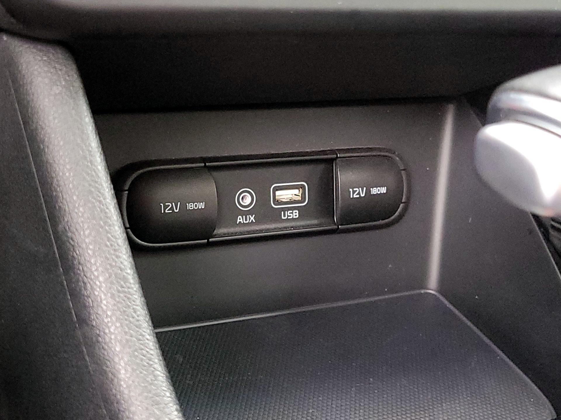 Thumbnail: 2018 Kia Niro - 18