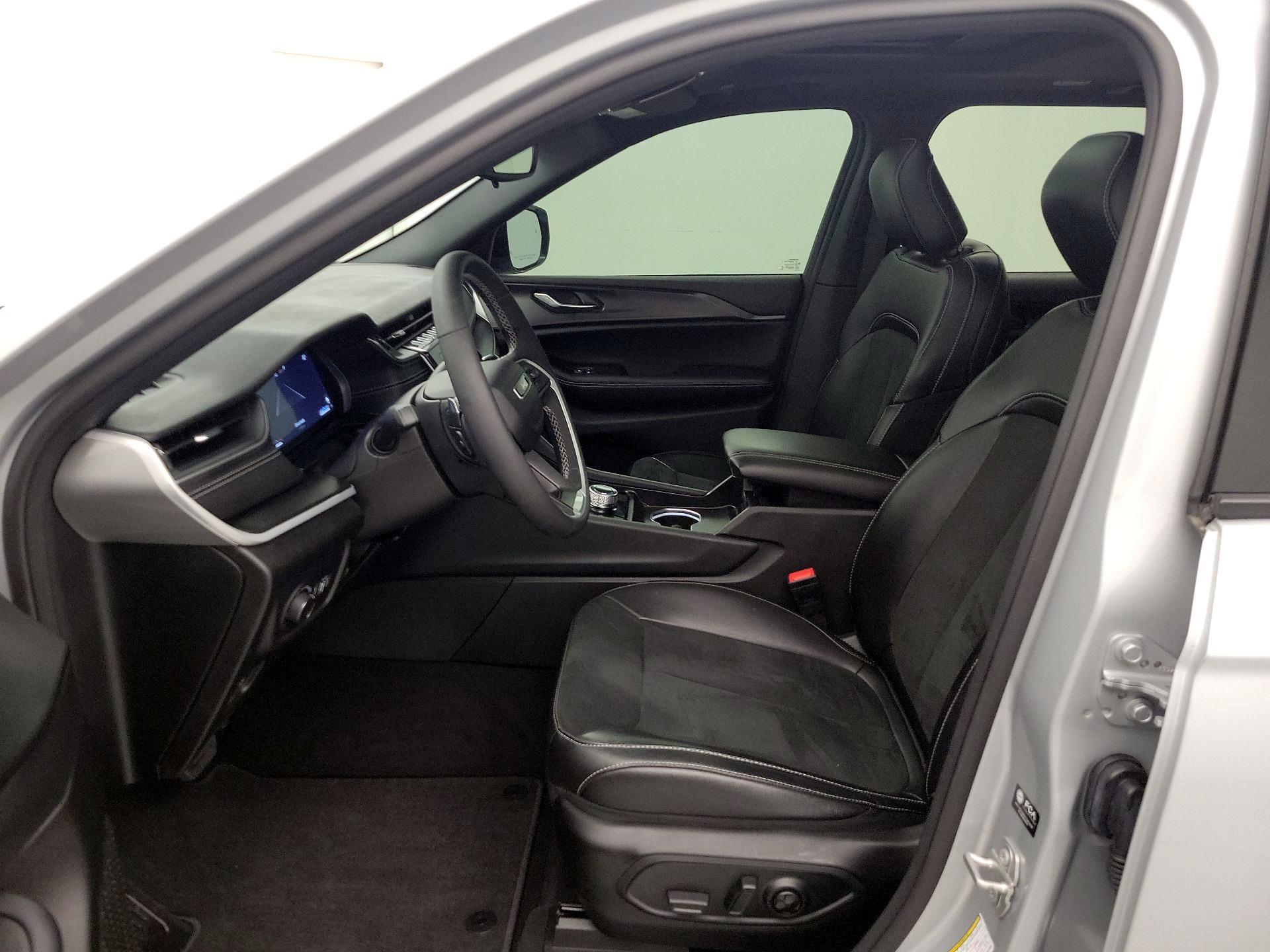 Thumbnail: 2024 Jeep Grand Cherokee - 11