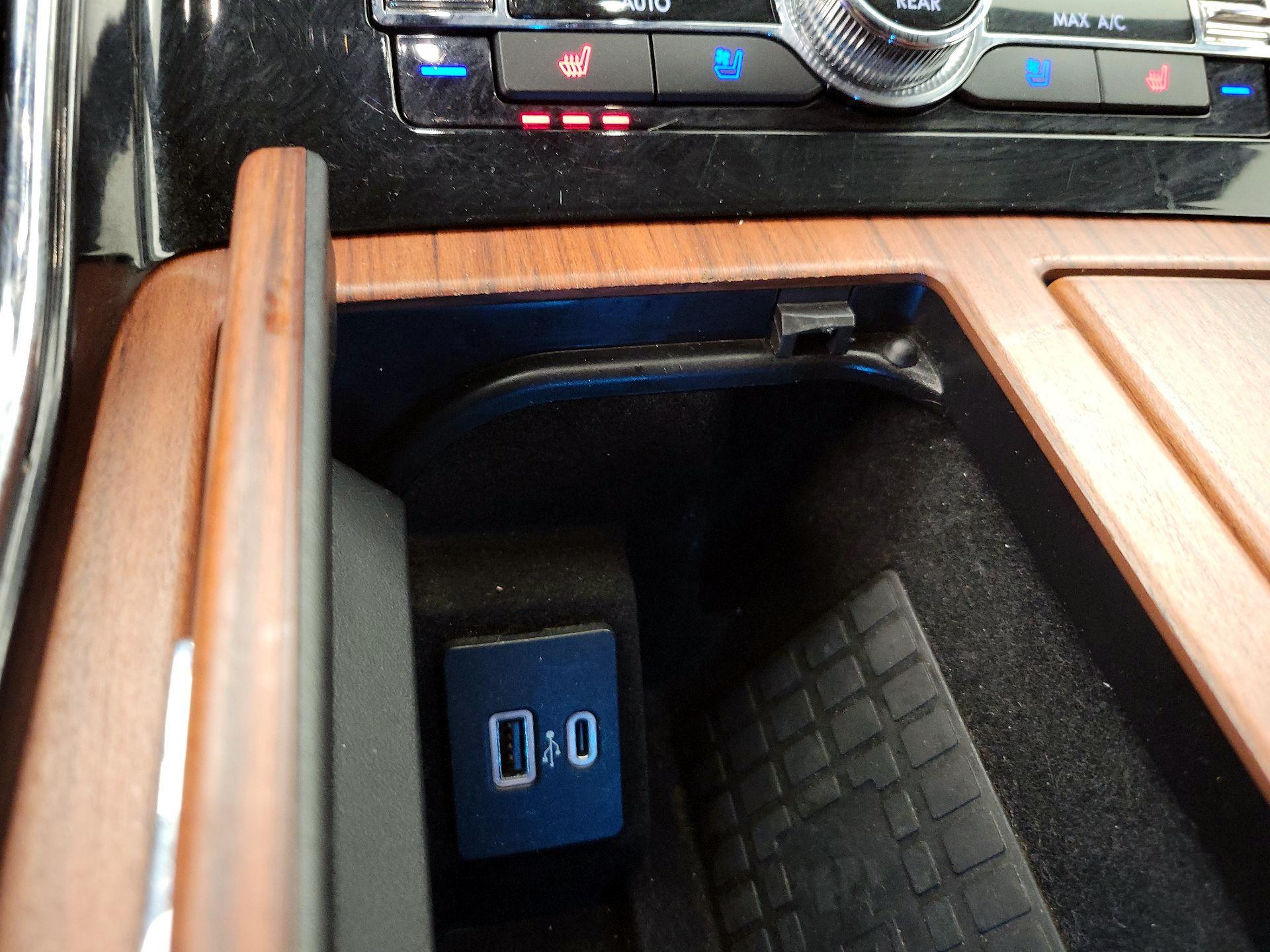 Thumbnail: 2020 Lincoln Navigator - 19