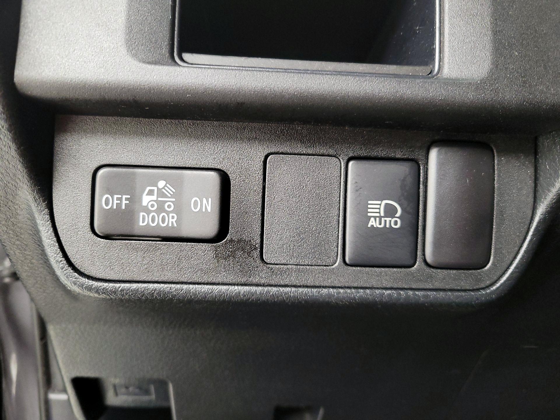 Thumbnail: 2018 Toyota Tacoma - 13