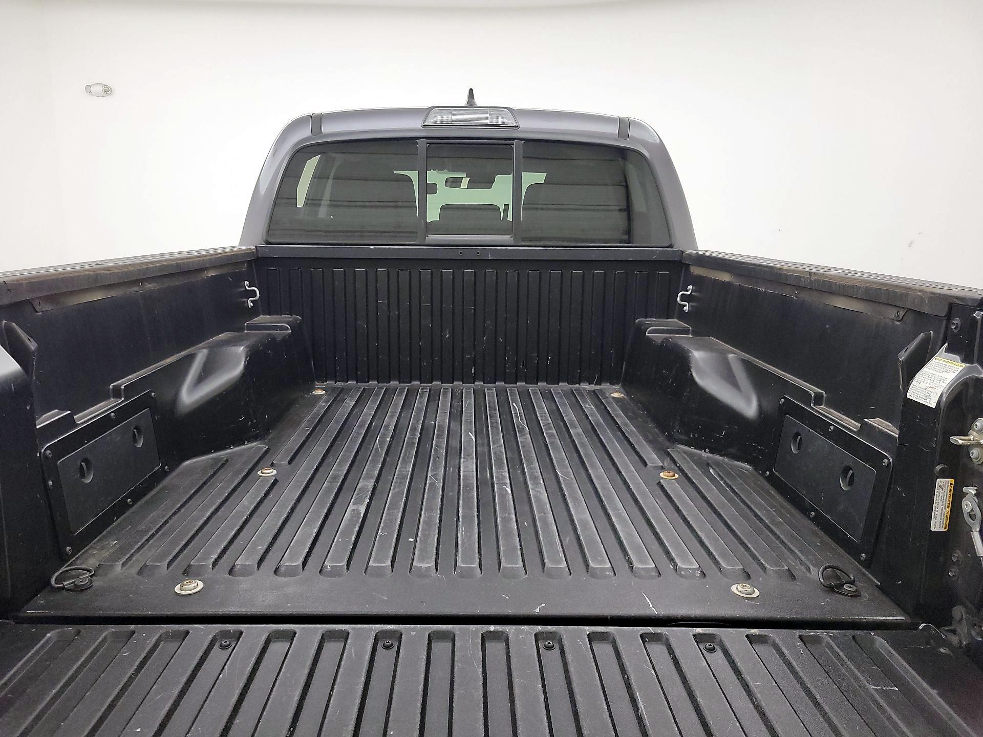 Thumbnail: 2018 Toyota Tacoma - 20