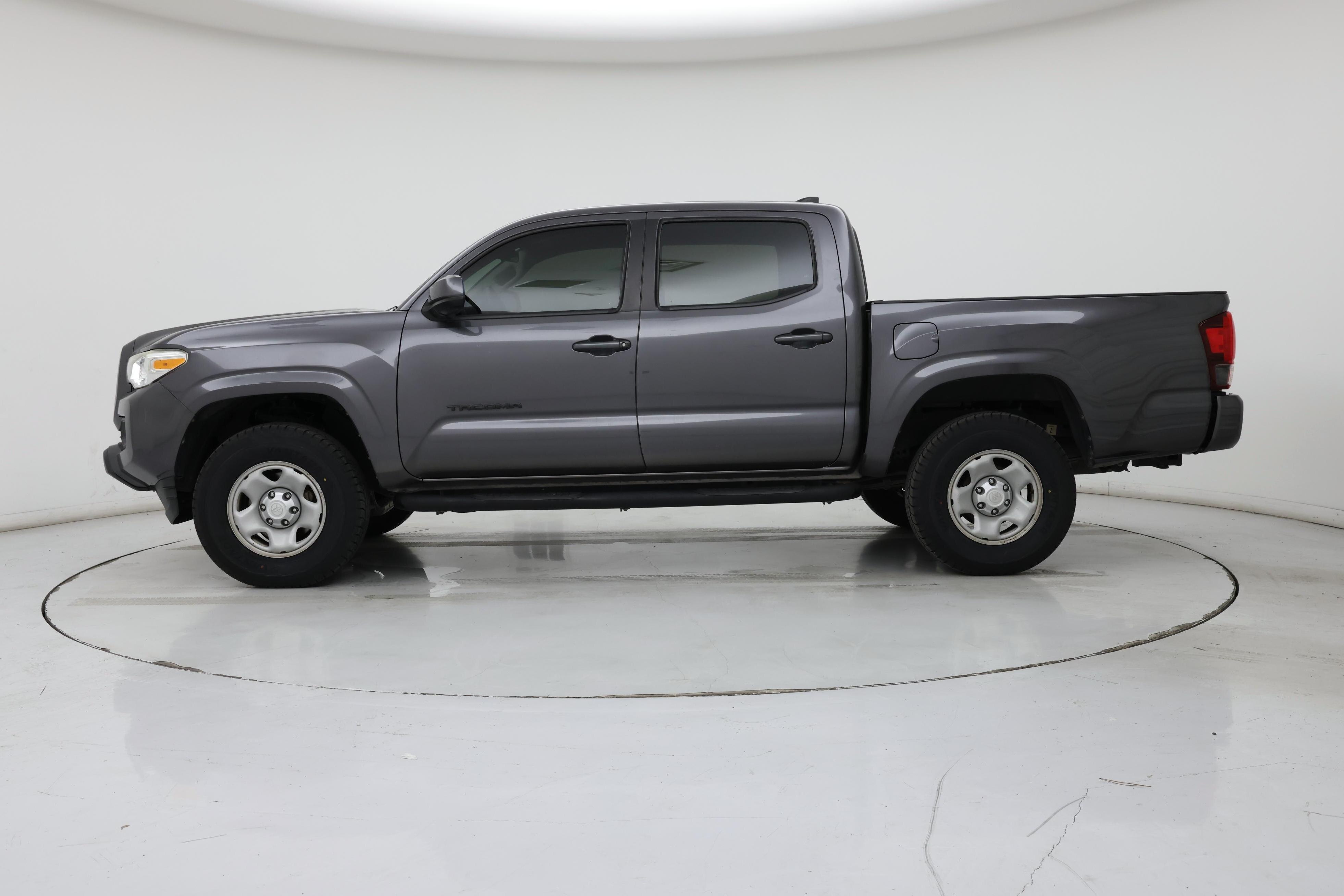 Thumbnail: 2018 Toyota Tacoma - 3