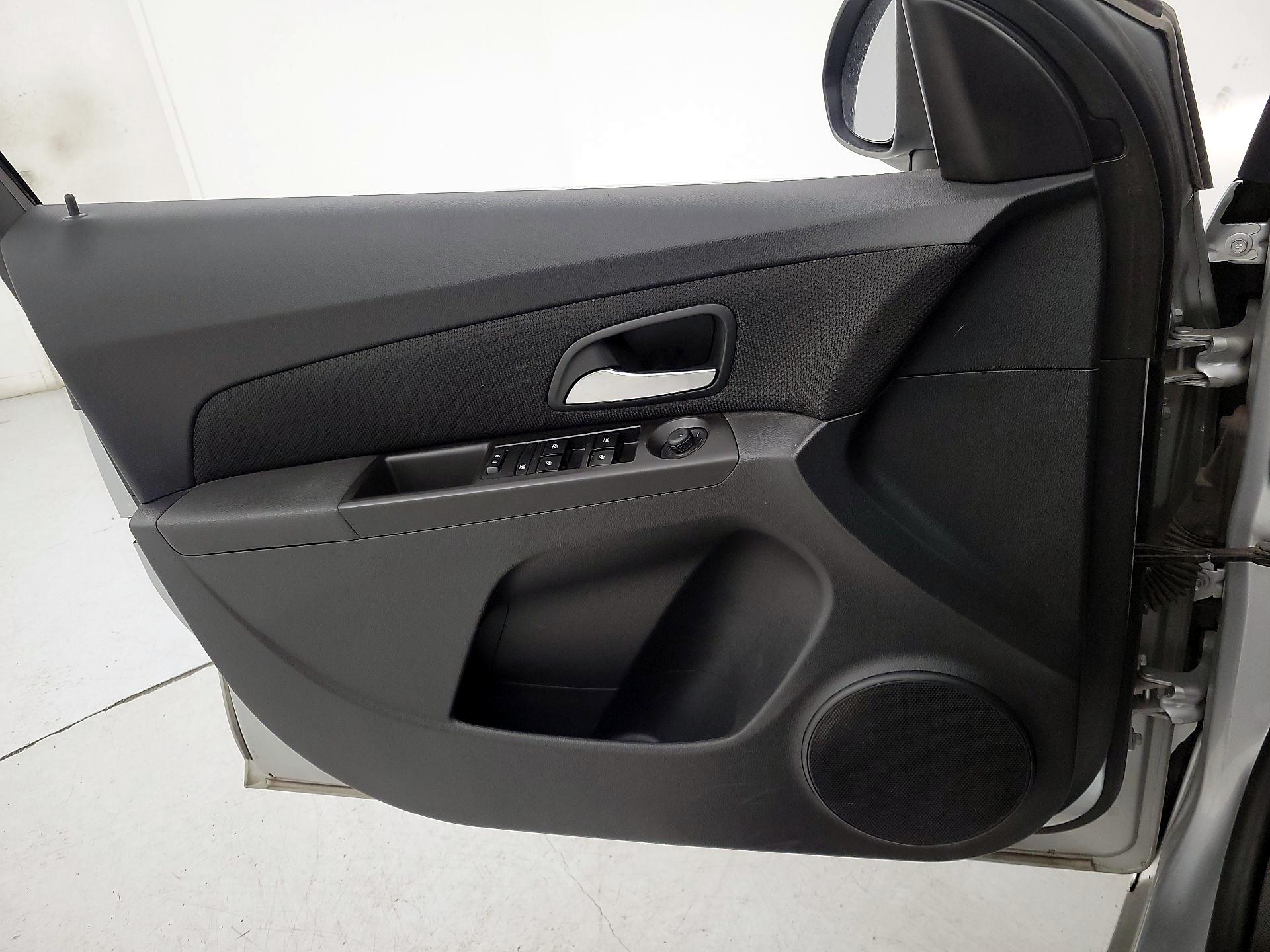 Thumbnail: 2016 Chevrolet Cruze - 12