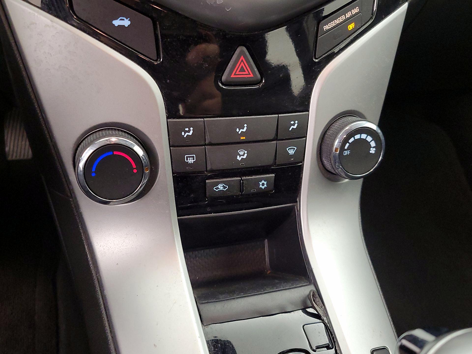 Thumbnail: 2016 Chevrolet Cruze - 16