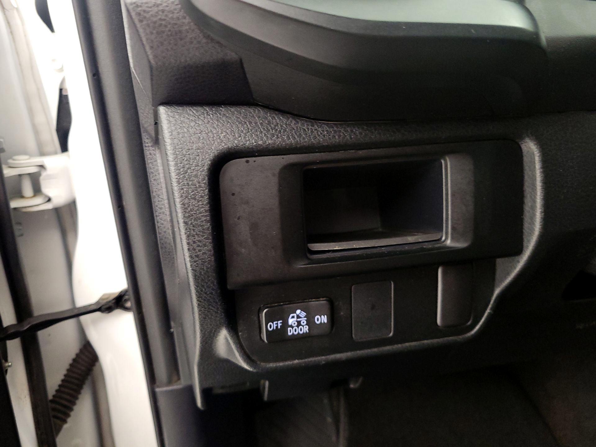 Thumbnail: 2017 Toyota Tacoma - 13