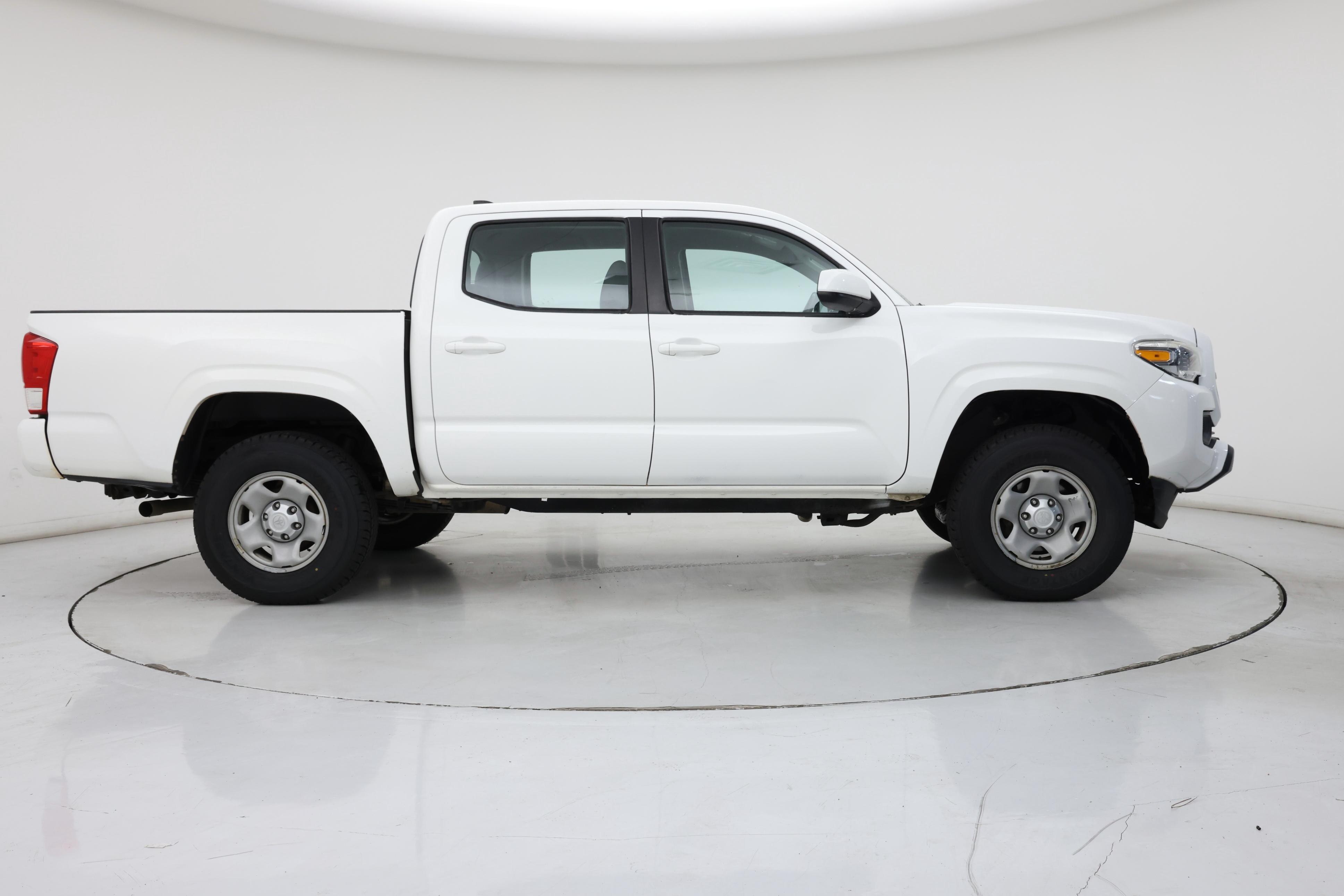 Thumbnail: 2017 Toyota Tacoma - 7