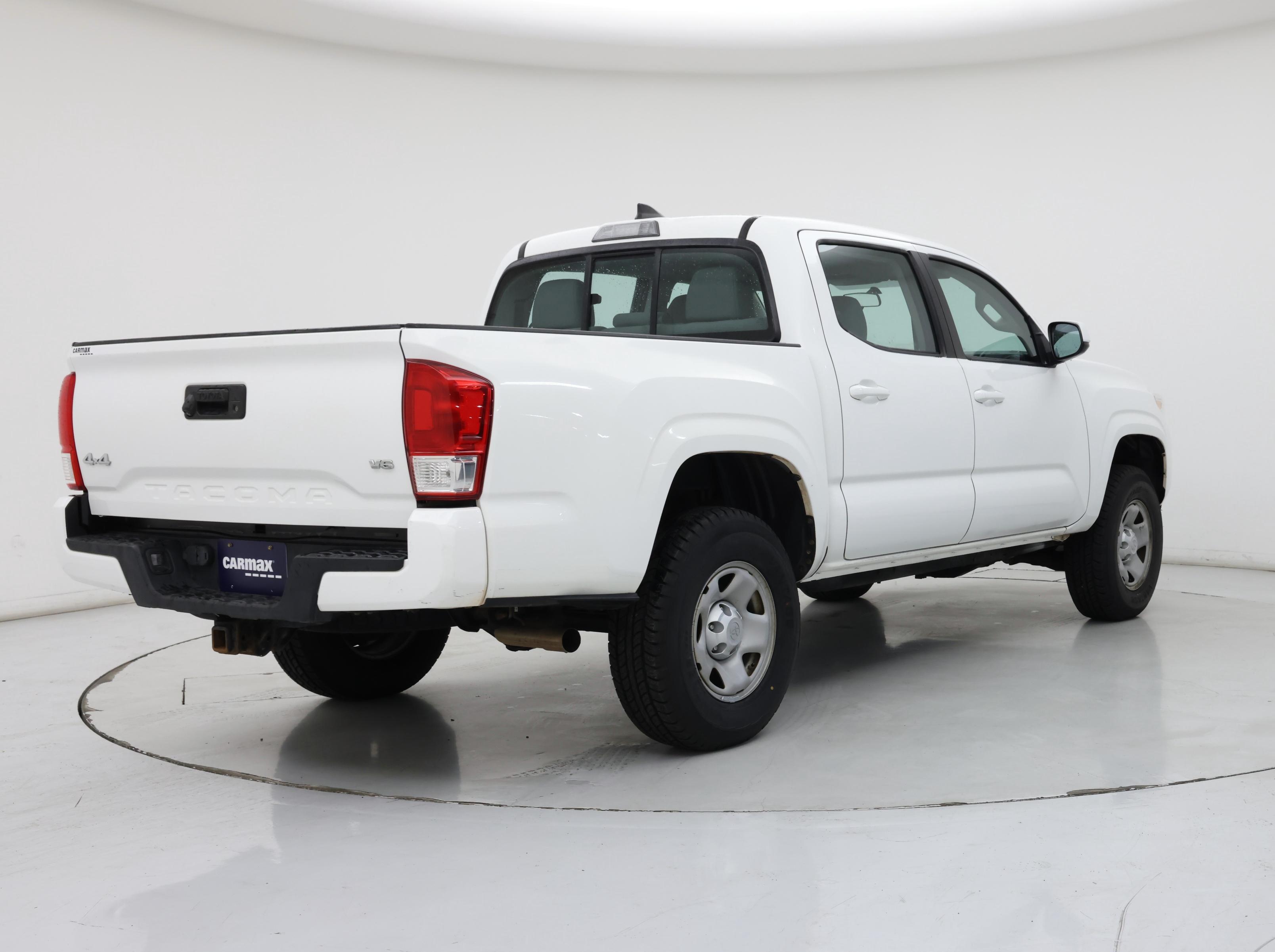 Thumbnail: 2017 Toyota Tacoma - 8