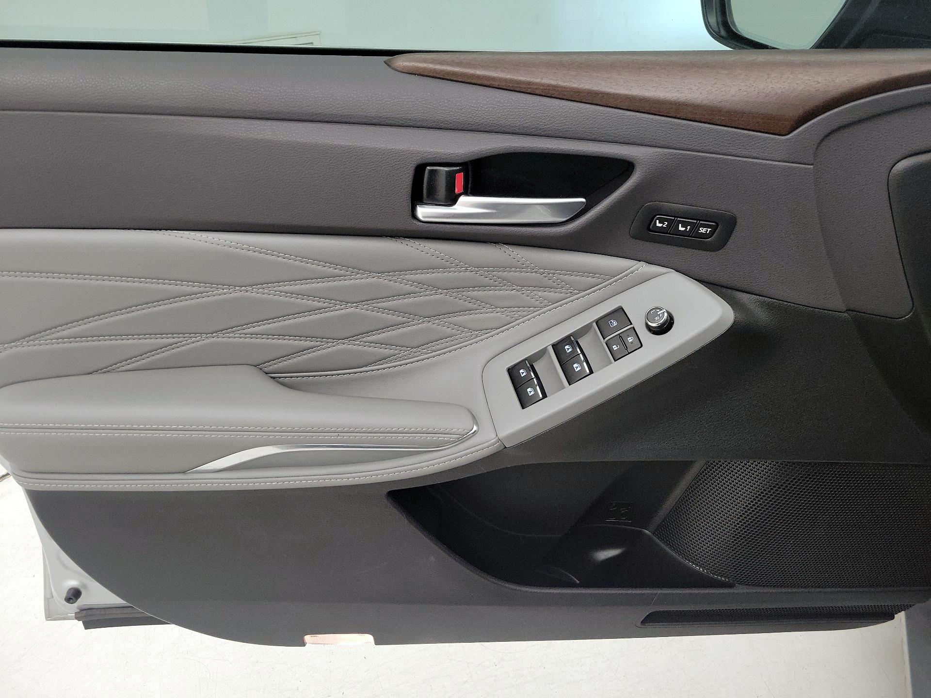 Thumbnail: 2020 Toyota Avalon - 12