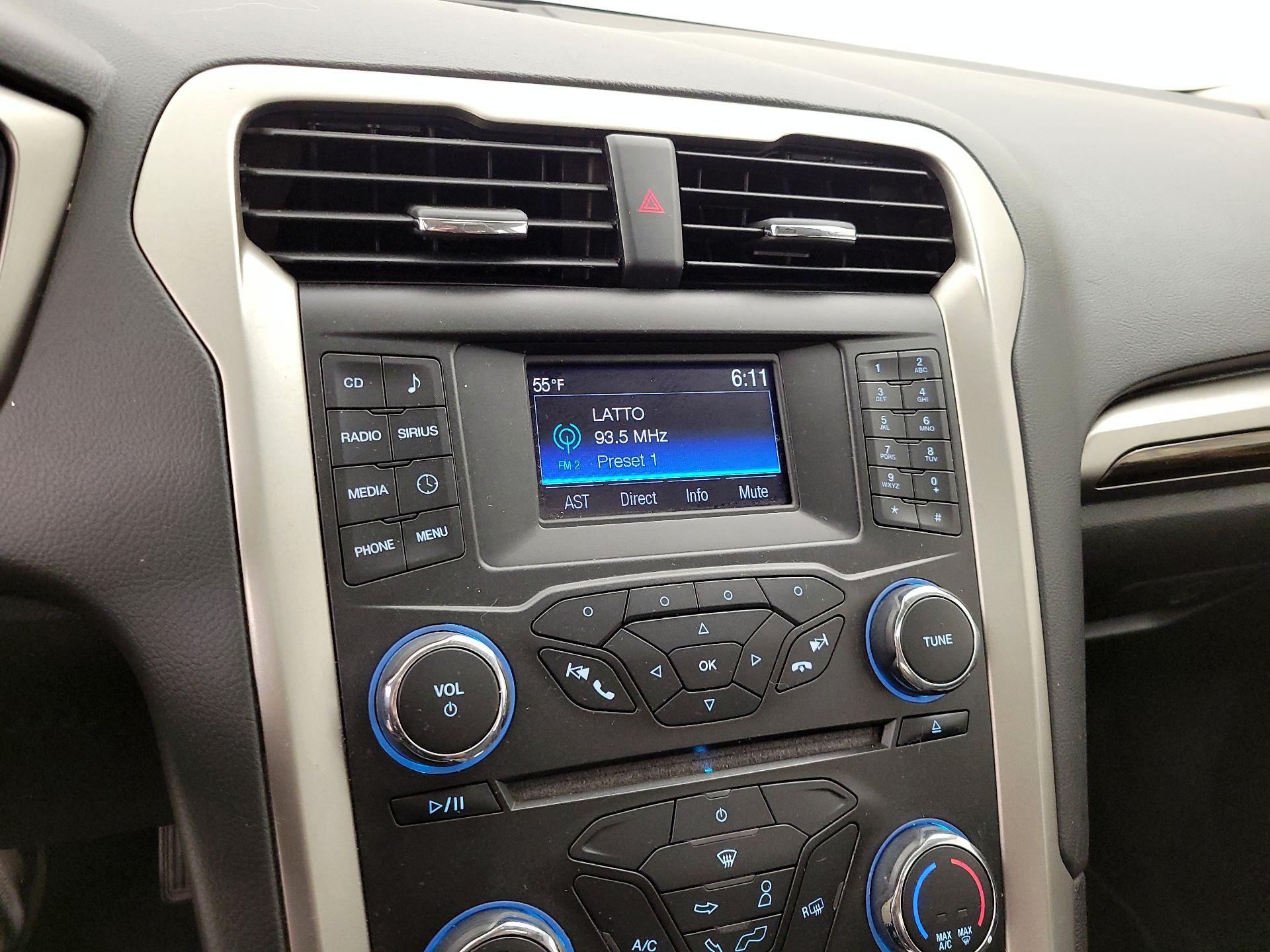 Thumbnail: 2015 Ford Fusion - 15