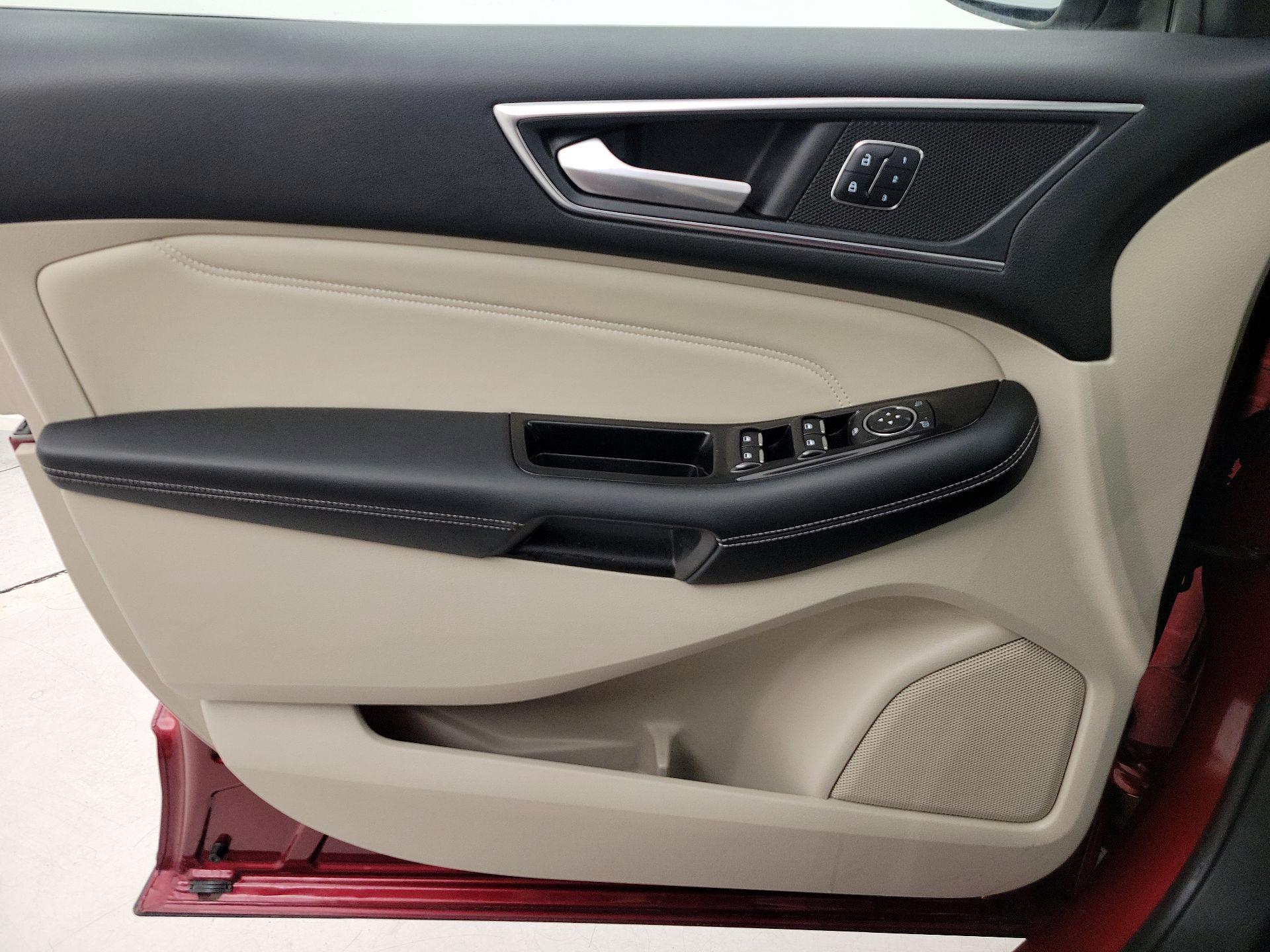 Thumbnail: 2017 Ford Edge - 12