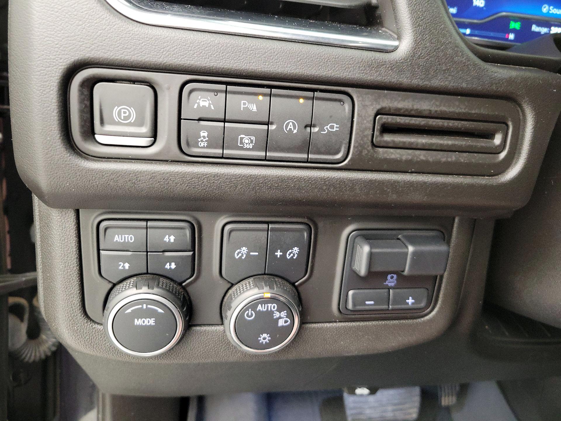 Thumbnail: 2022 Chevrolet Tahoe - 13