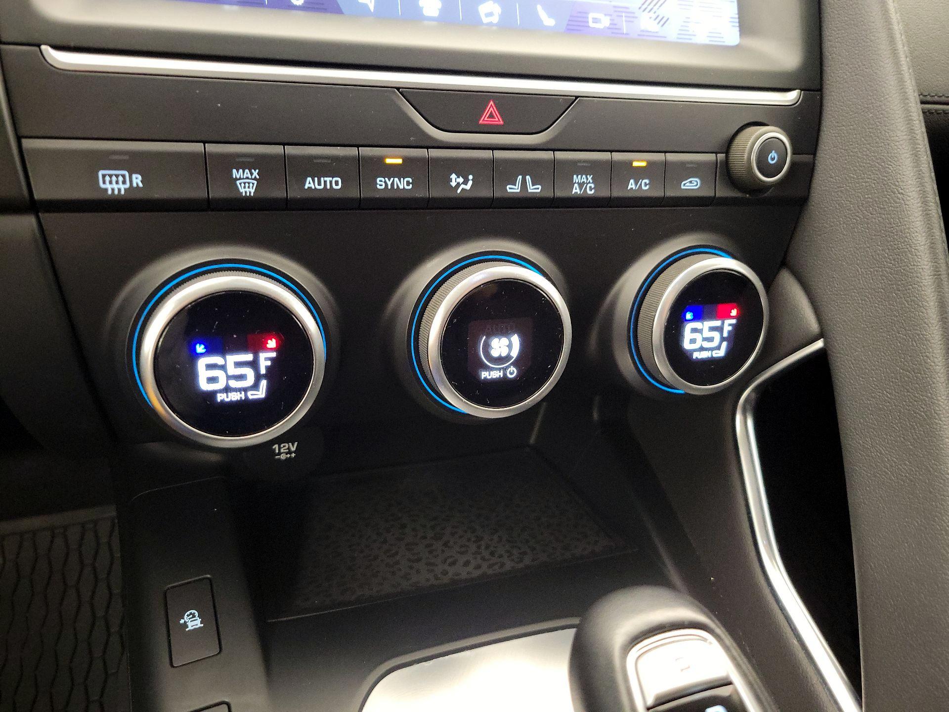 Thumbnail: 2018 Jaguar E-Pace - 17