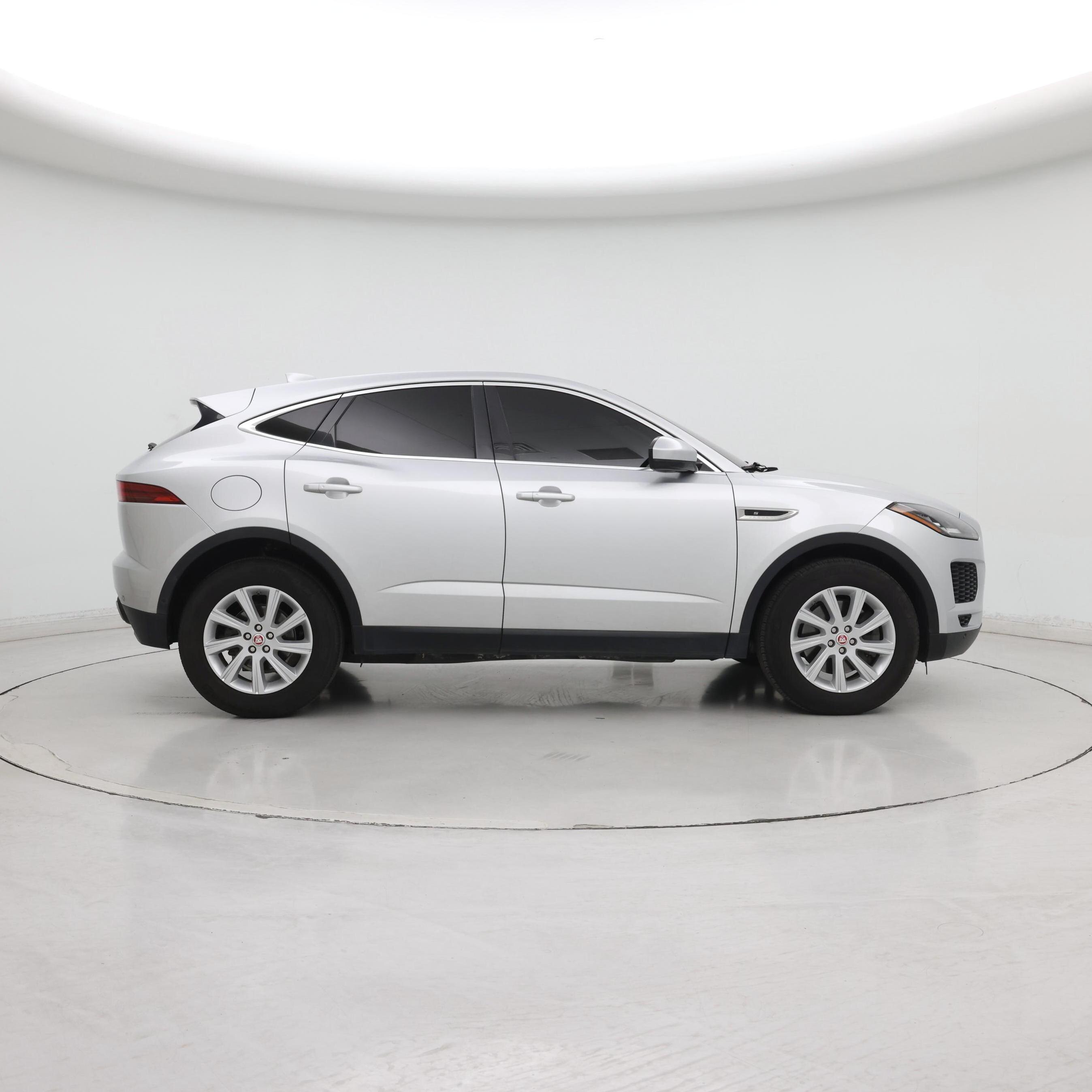 Thumbnail: 2018 Jaguar E-Pace - 7