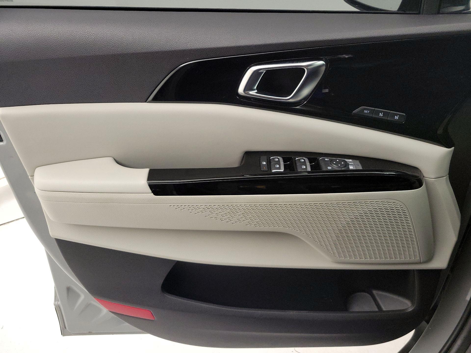 Thumbnail: 2022 Kia Carnival - 12