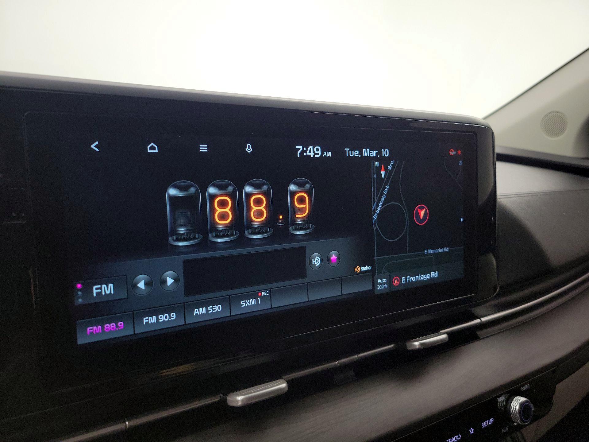 Thumbnail: 2022 Kia Carnival - 16