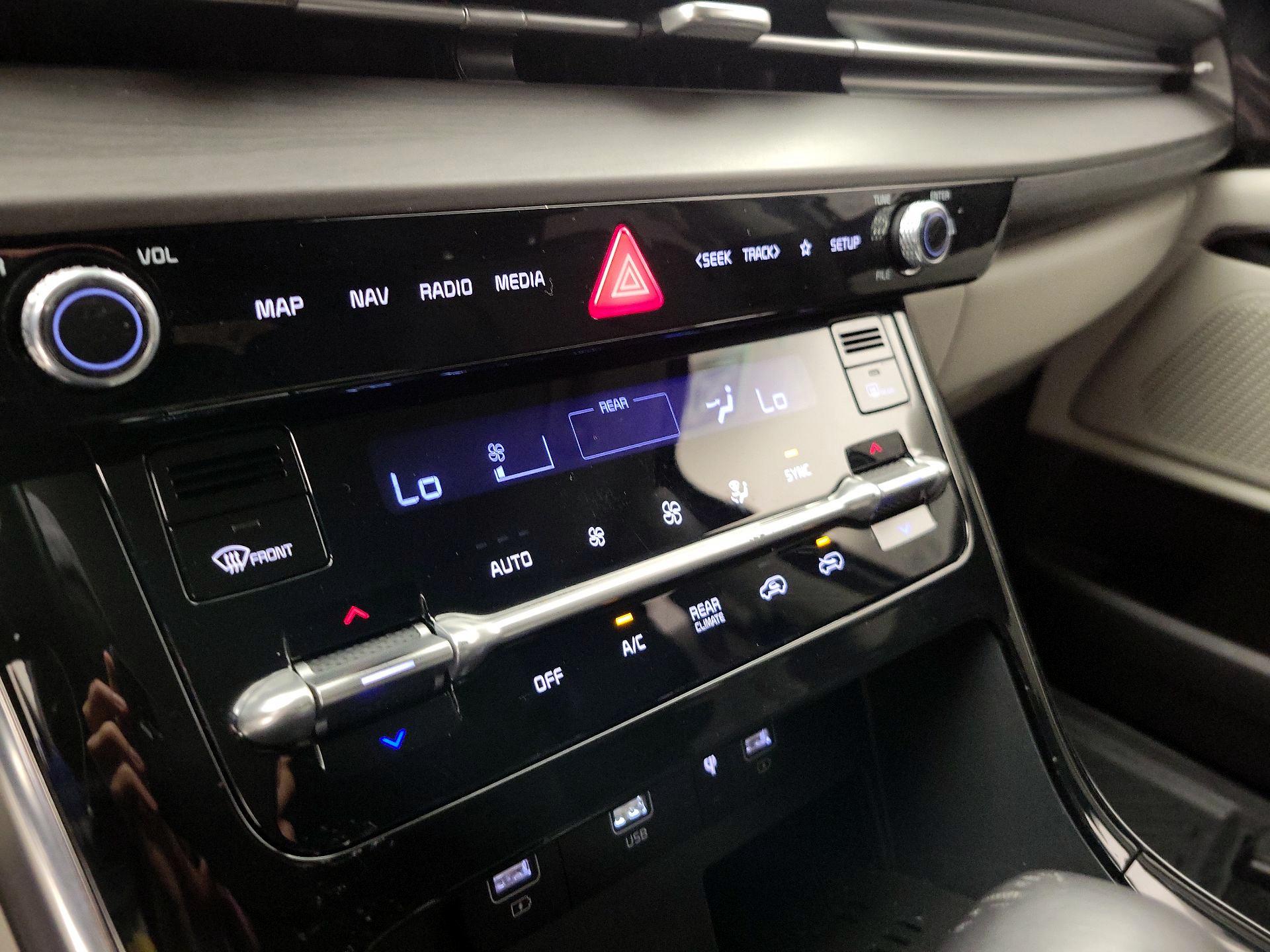 Thumbnail: 2022 Kia Carnival - 17