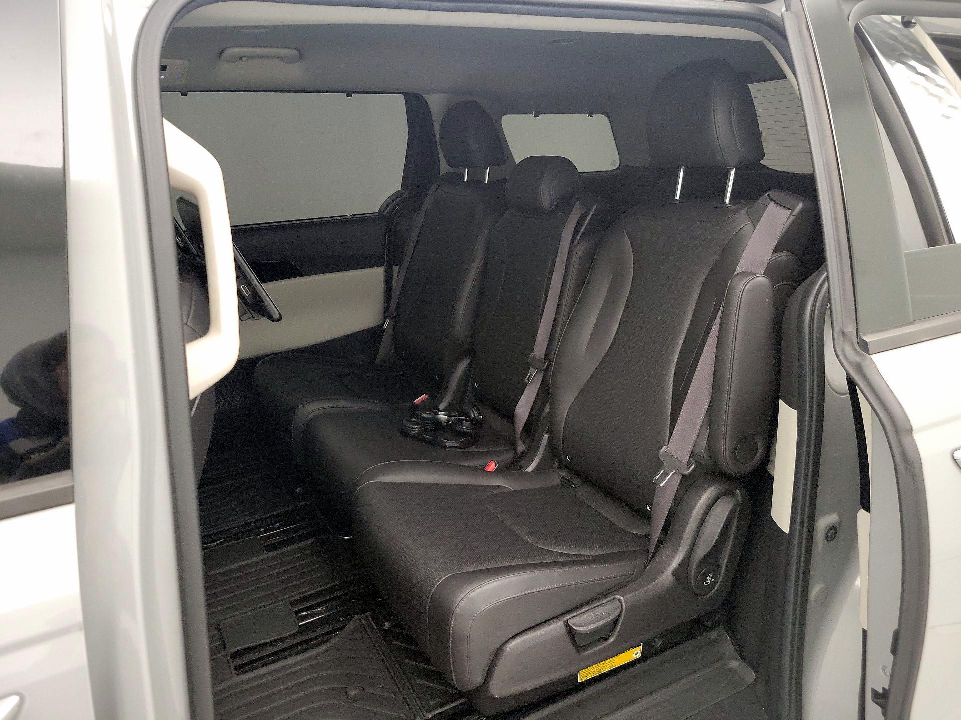 Thumbnail: 2022 Kia Carnival - 20