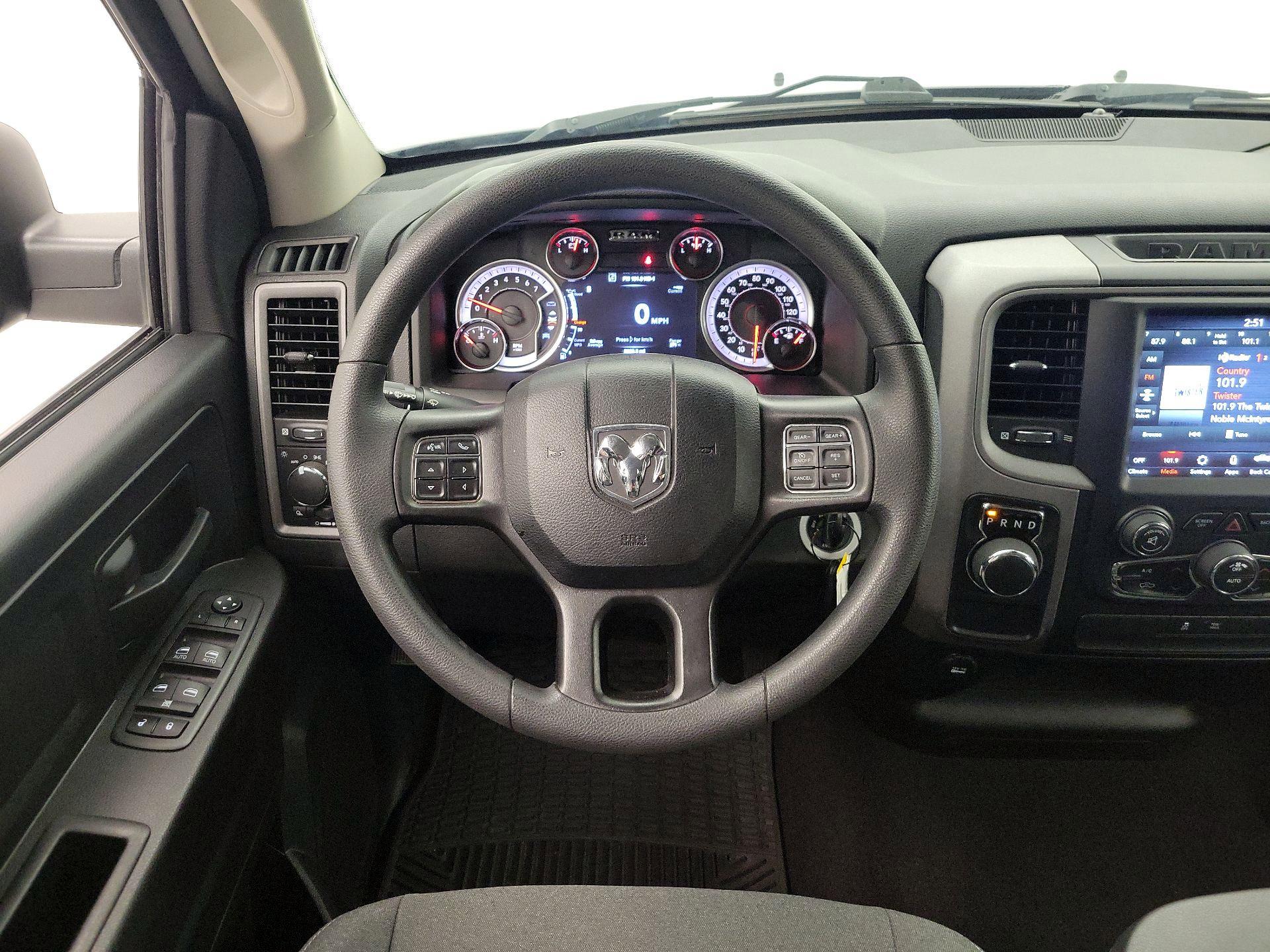 Thumbnail: 2021 RAM 1500 Classic - 10