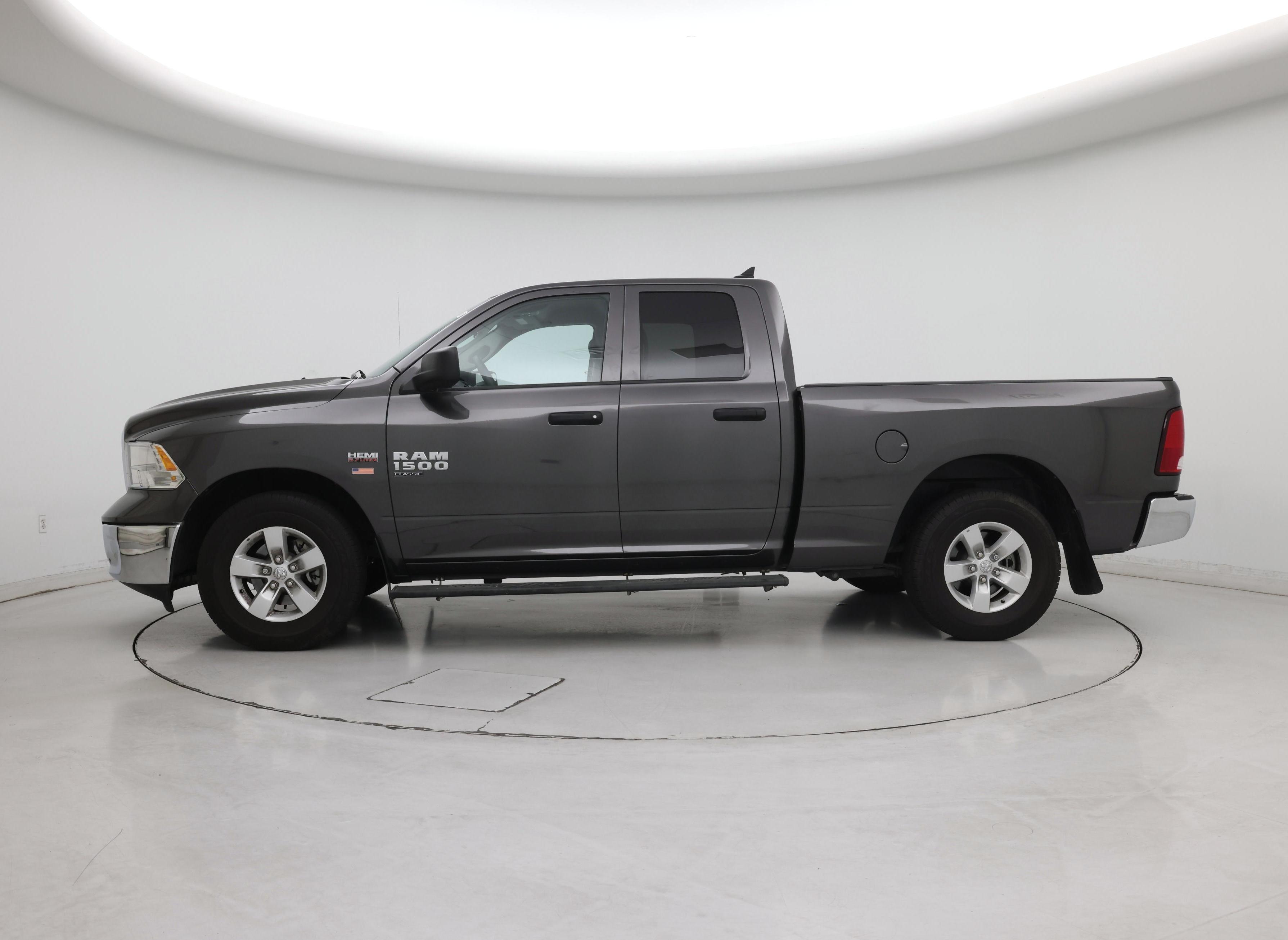 Thumbnail: 2021 RAM 1500 Classic - 3